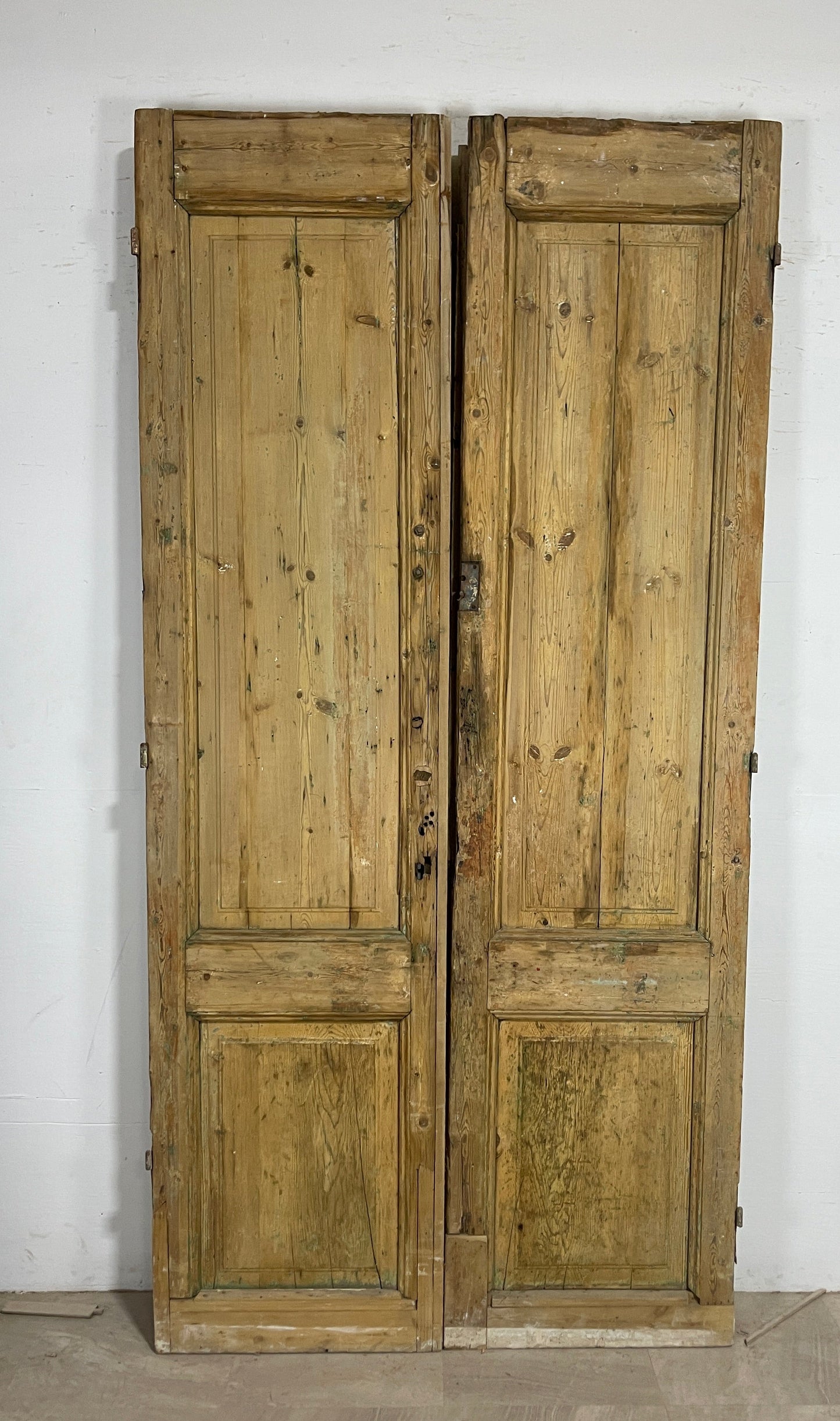 Antique French panel doors with Carvings ( 104 x 52) P44