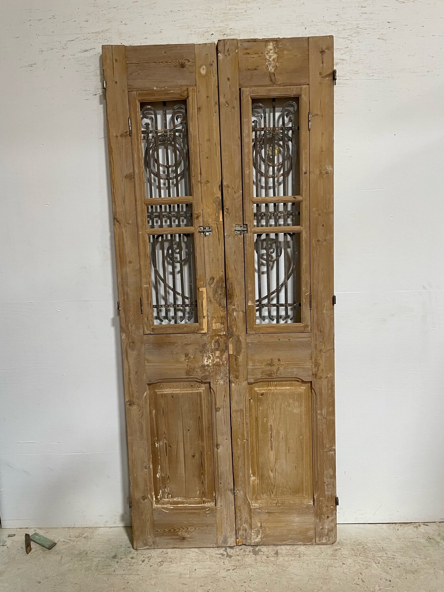 Antique French door (93x39.75) with metal F0898