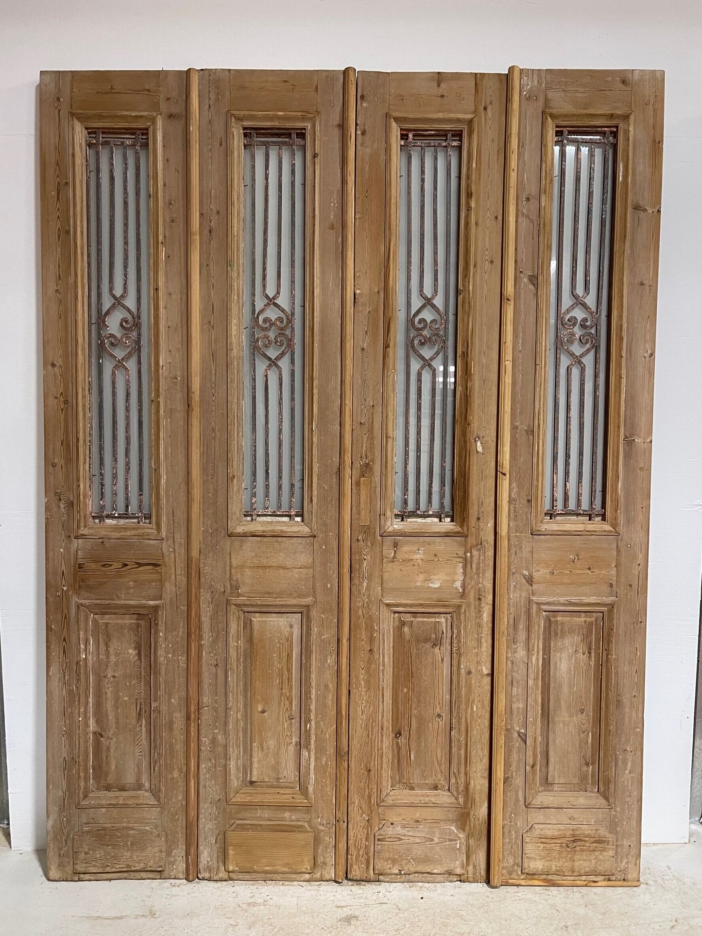 Antique french panel door with metal (103.25x77) G1038sa