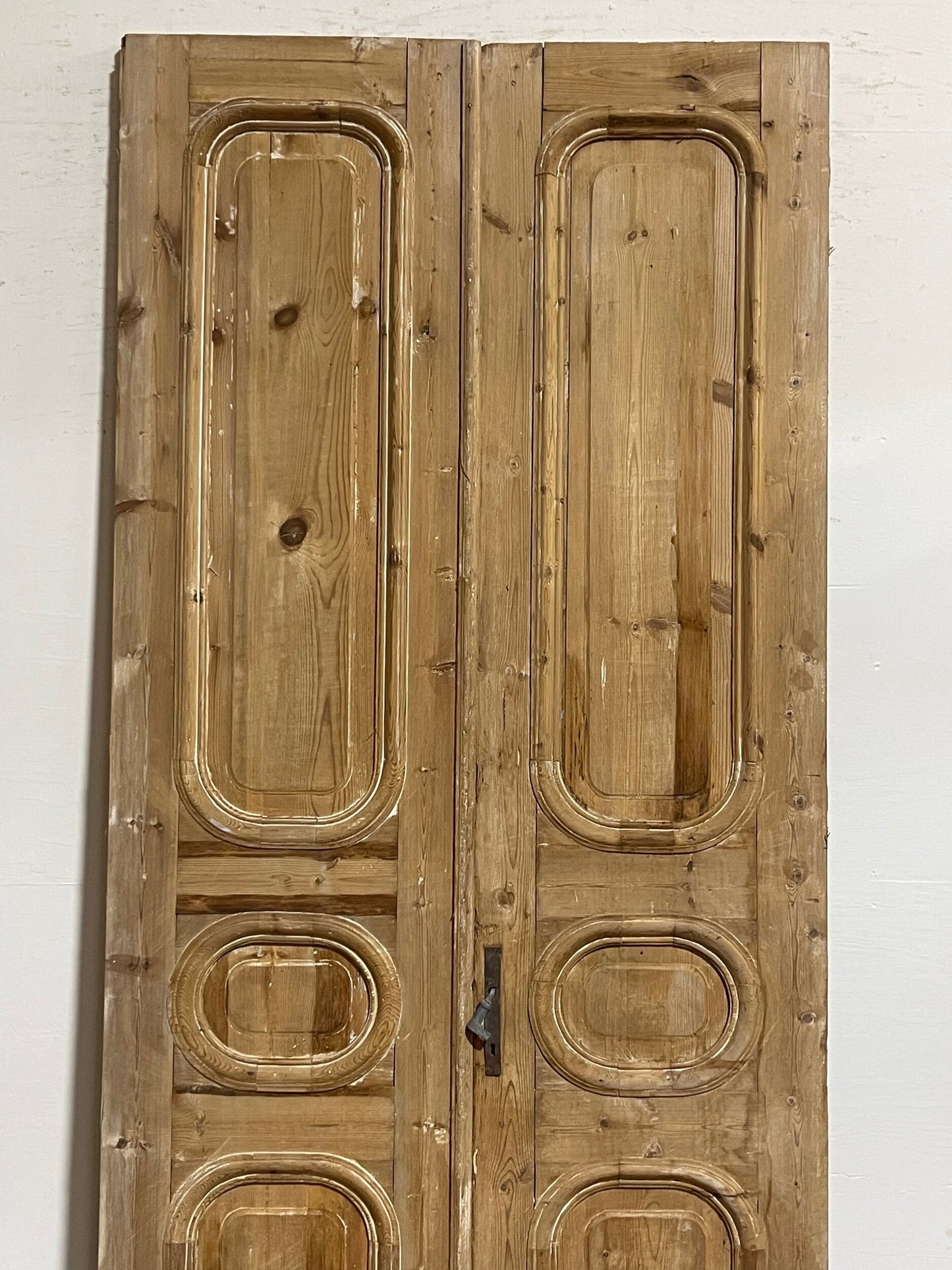 Antique French panel doors with carving (101 x 44) I027