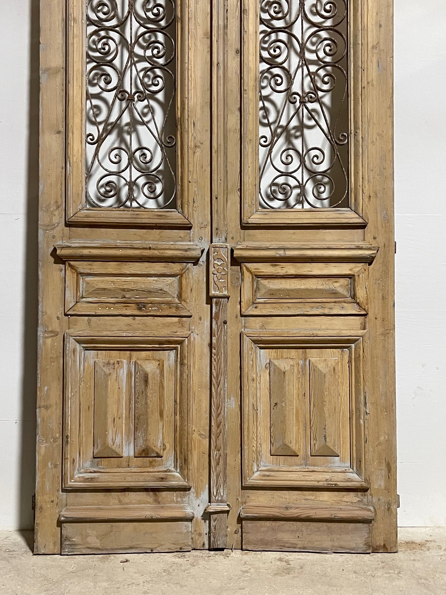 Antique French panel door with metal (114.25 x 50) I033