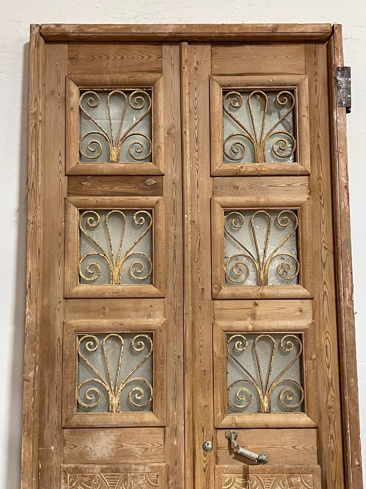 Antique French door with iron in a frame  (F 100x47.5) (D 98x44) H0254s