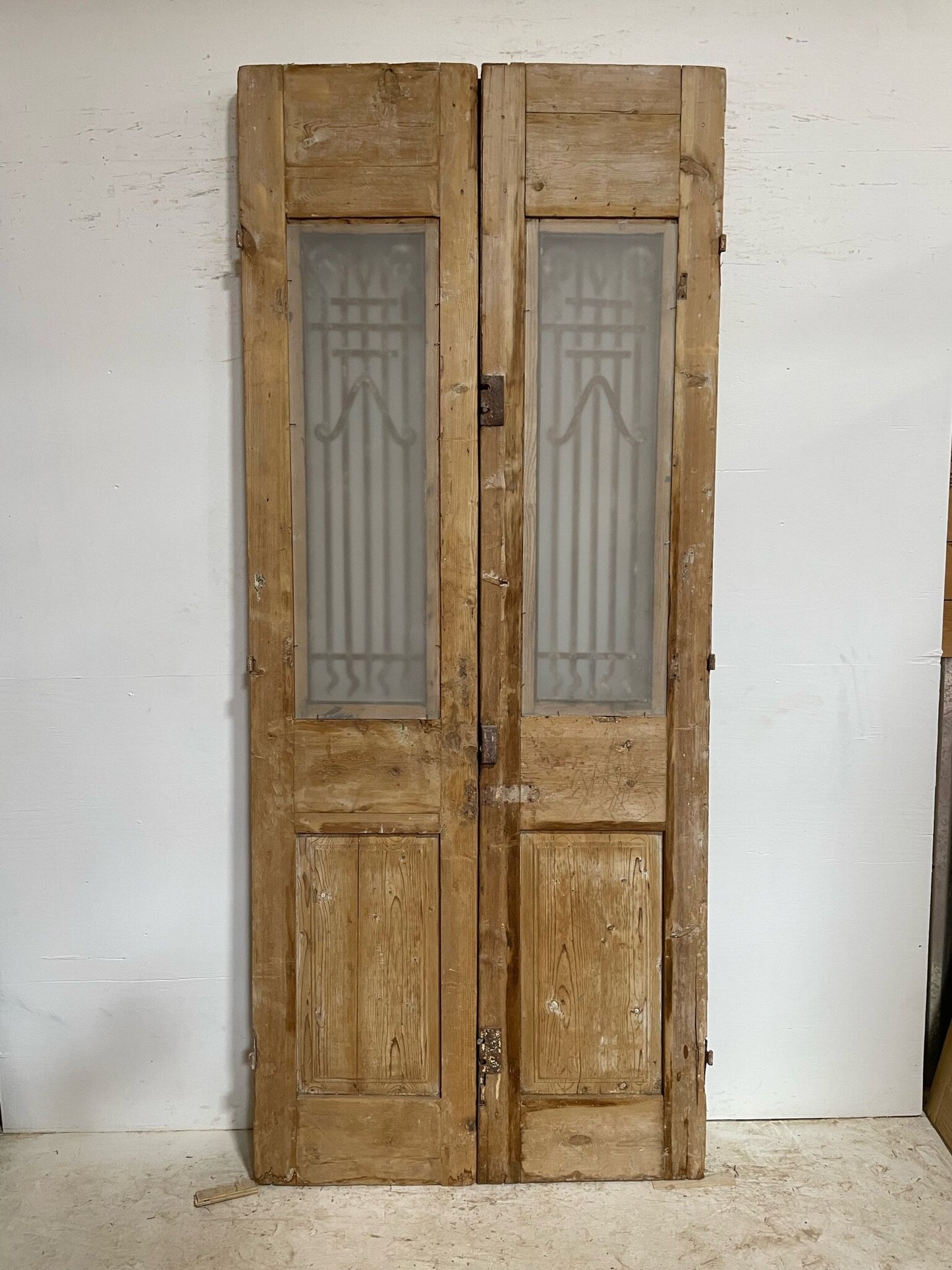 Antique French door (103x43) with metal D123