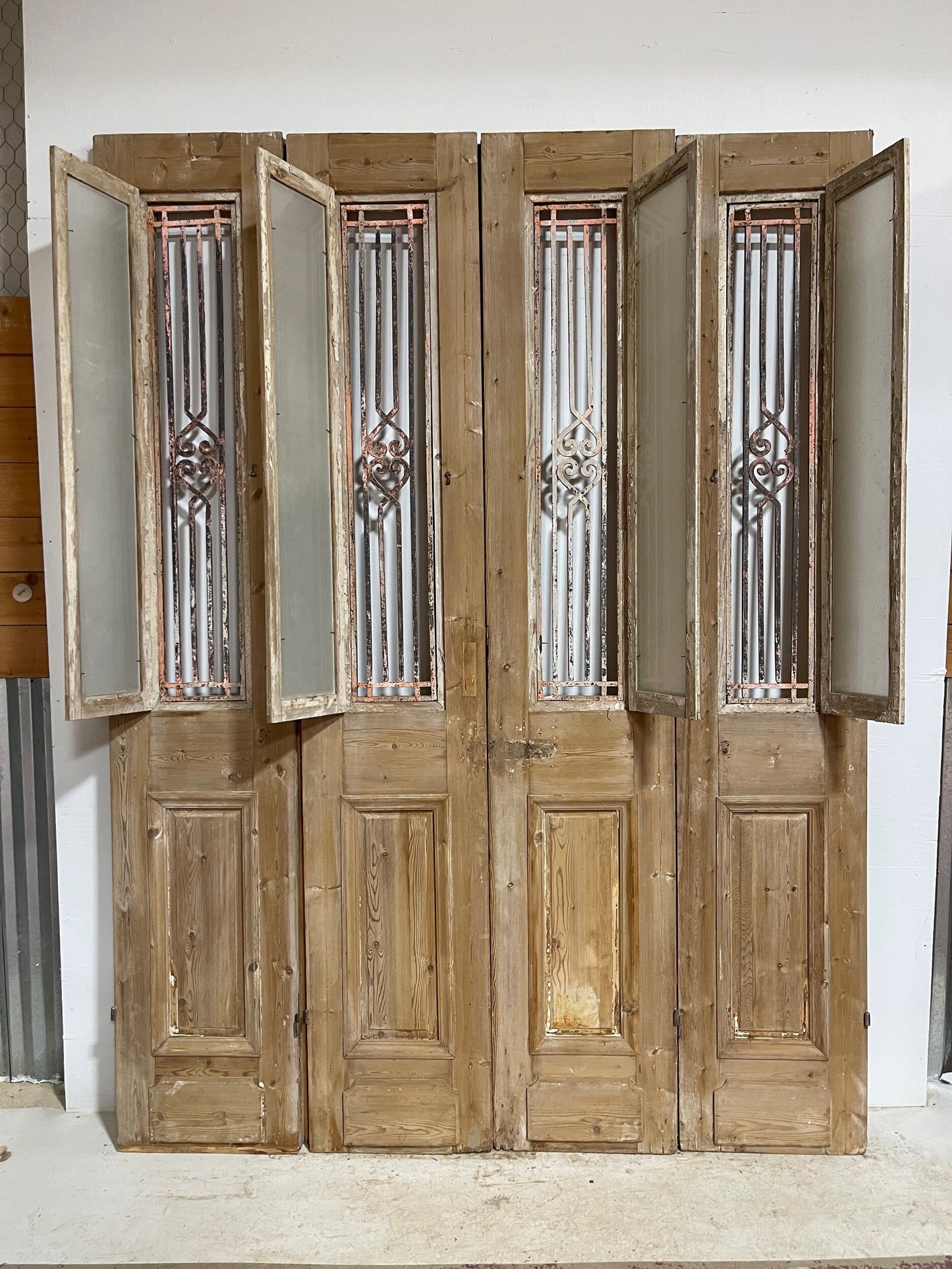 Antique french panel door with metal (103.25x77) G1038sa