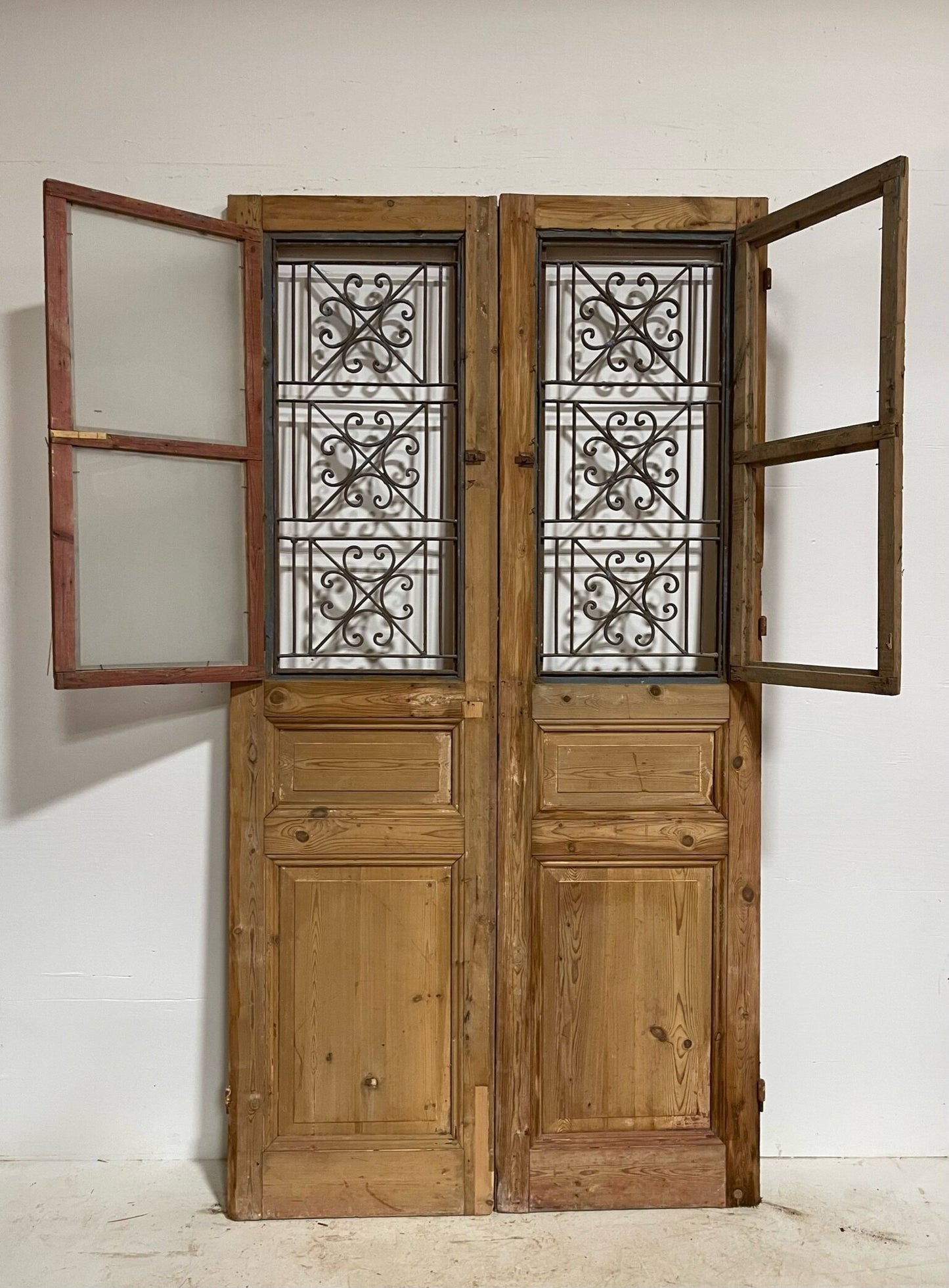 Antique French doors (92.75X48.75) with metal G0981
