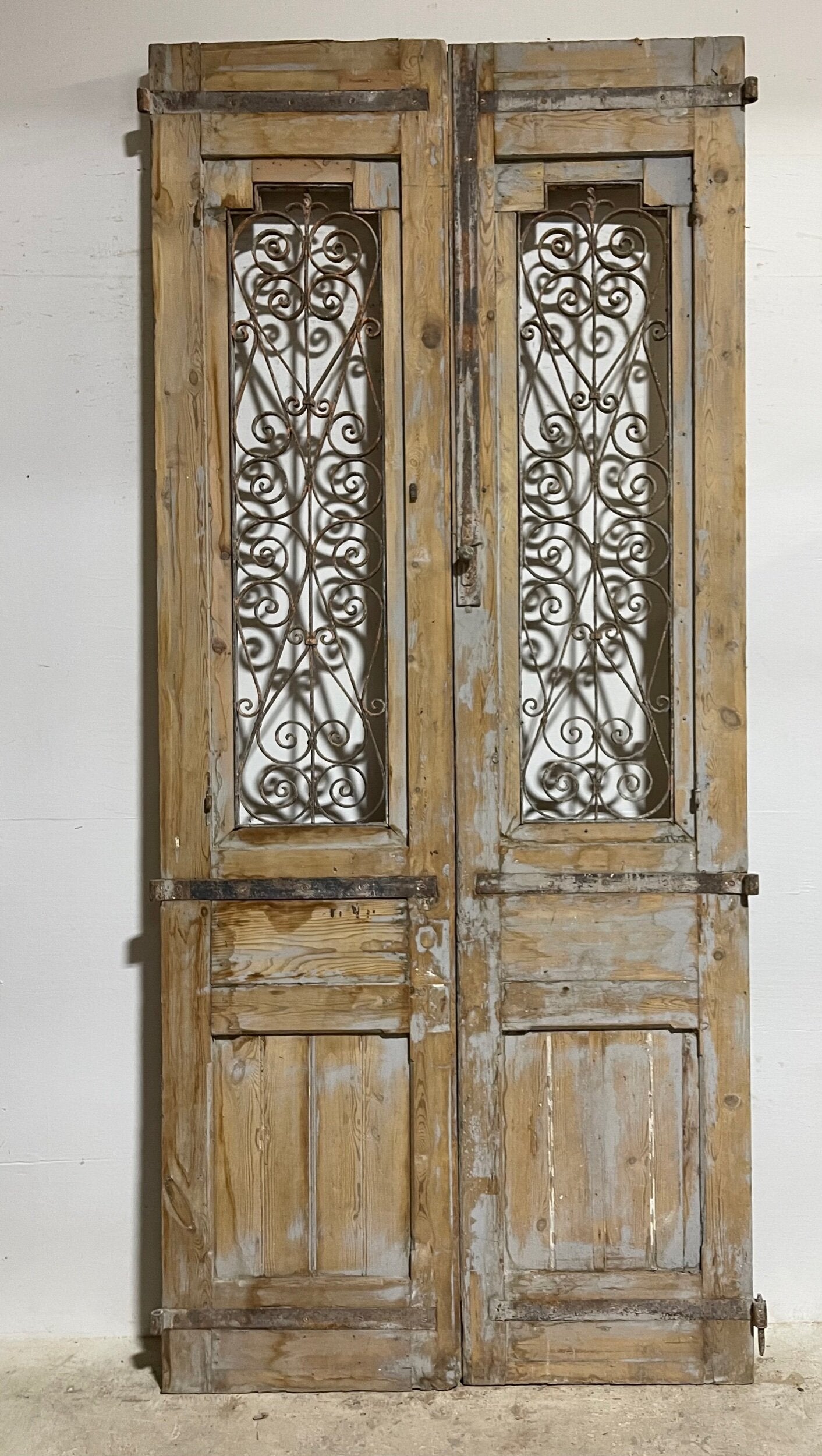 Antique French panel door with metal (114.25 x 50) I033