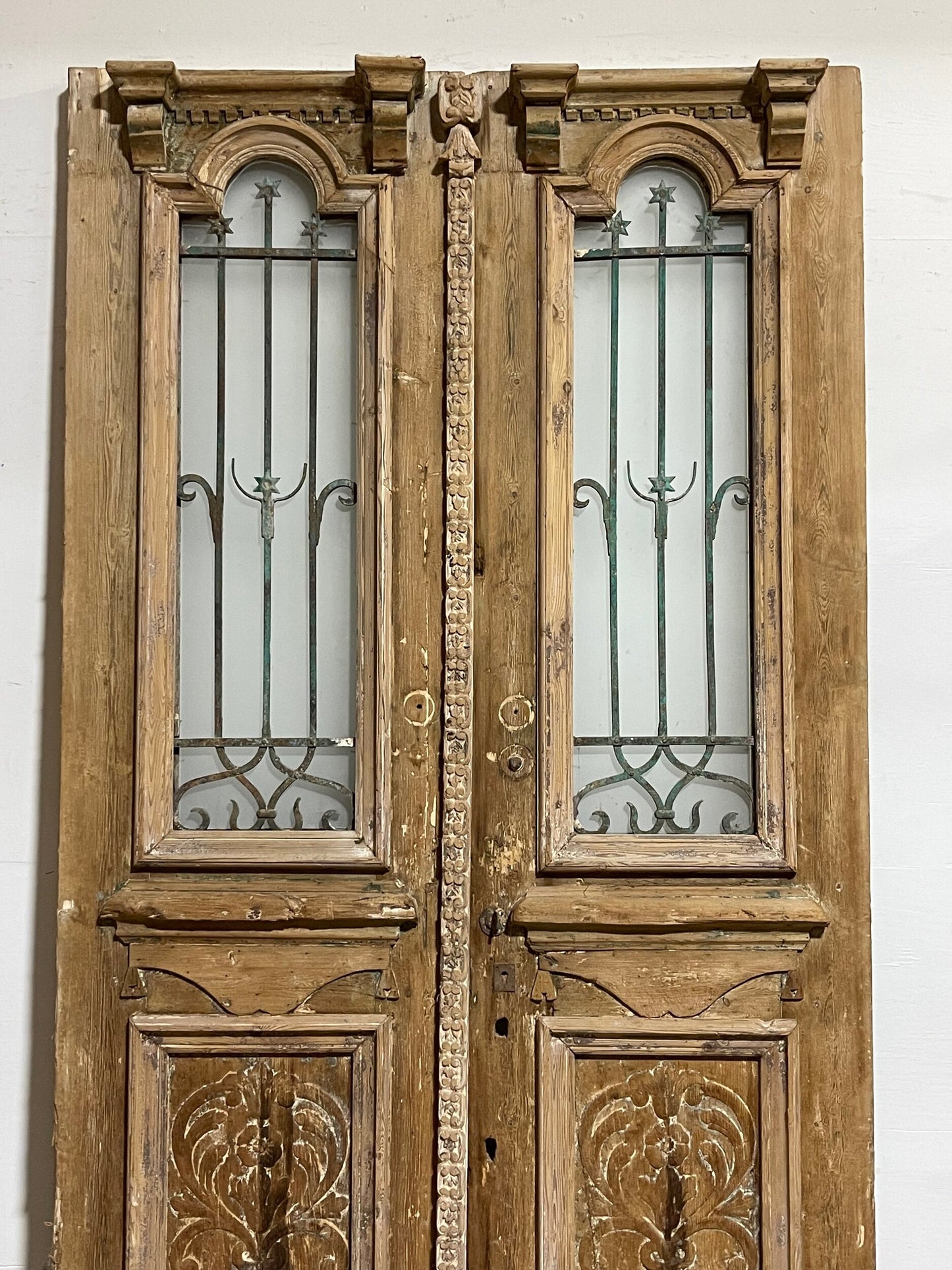 Antique French panel doors with metal (108 x 59) I031