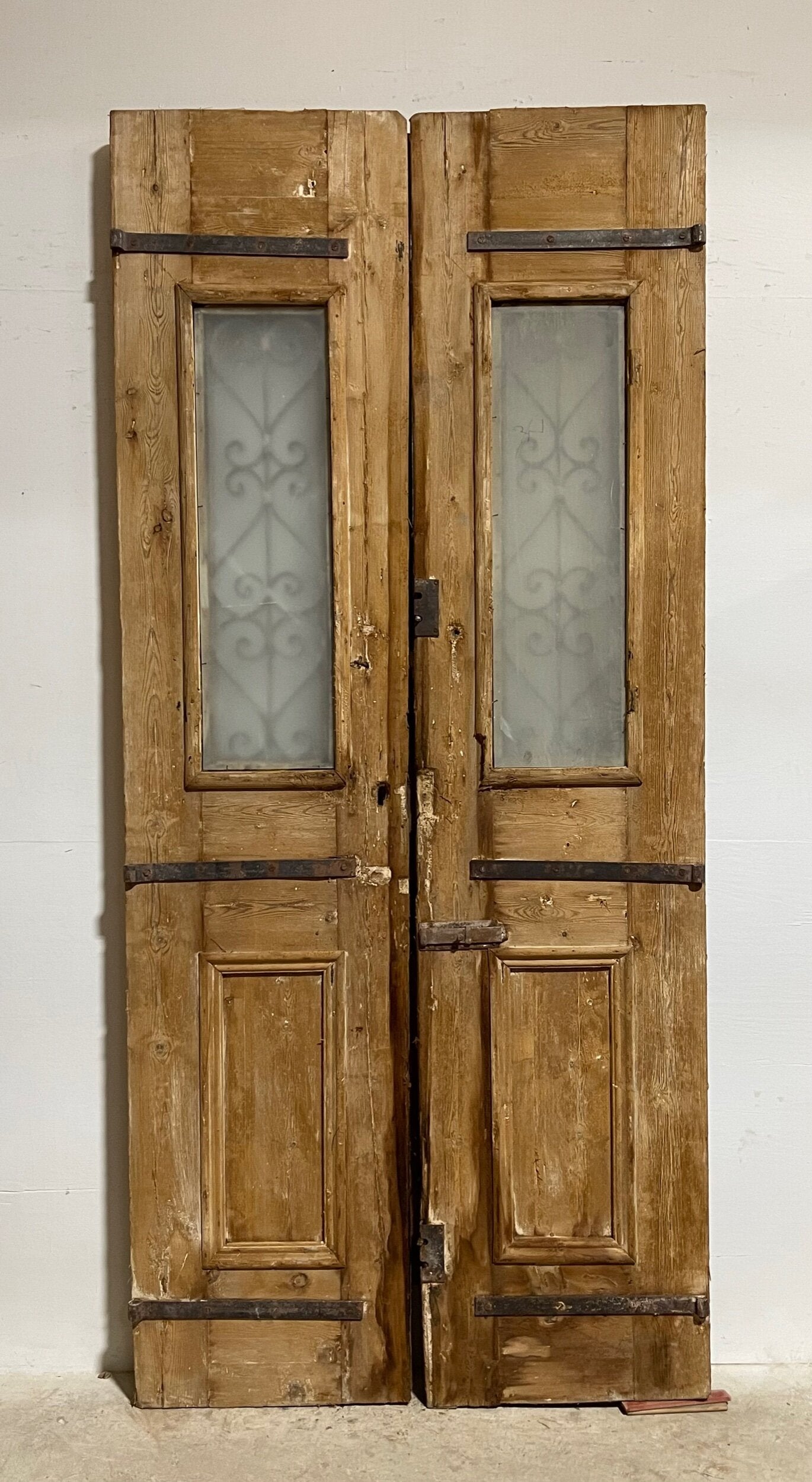 Antique French panel doors with metal (109.5 x 49) I029