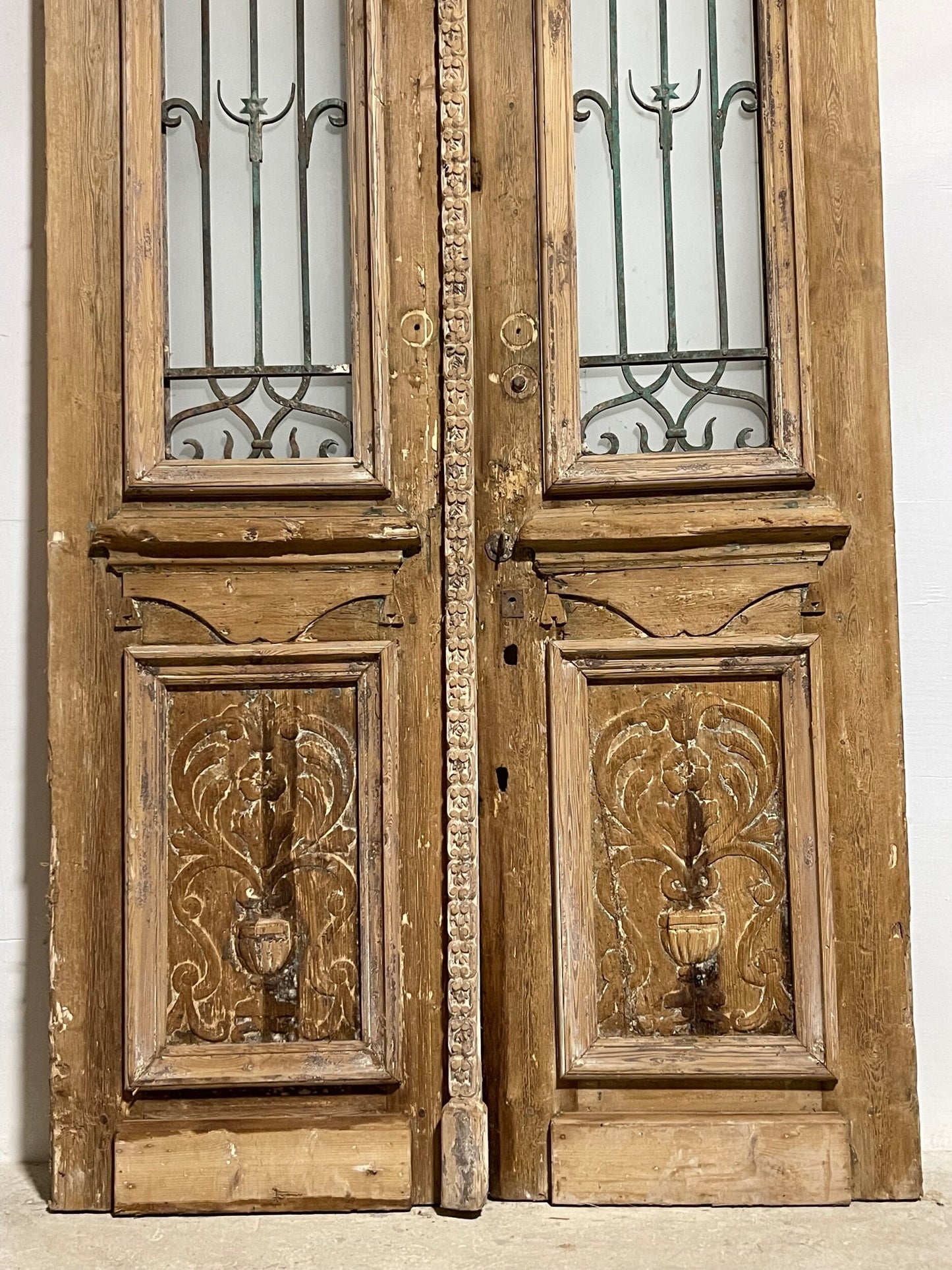 Antique French panel doors with metal (108 x 59) I031