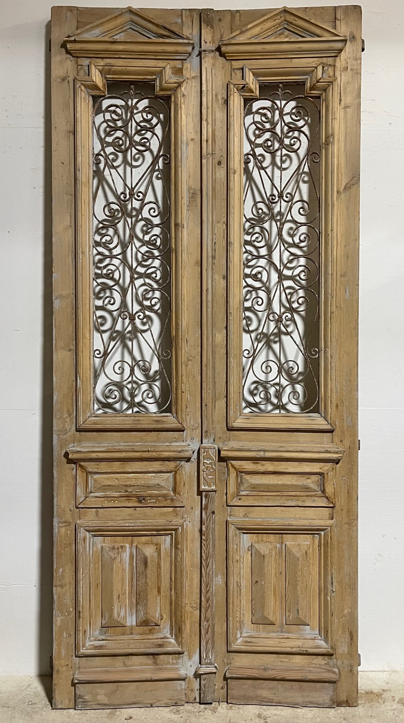 Antique French panel door with metal (114.25 x 50) I033