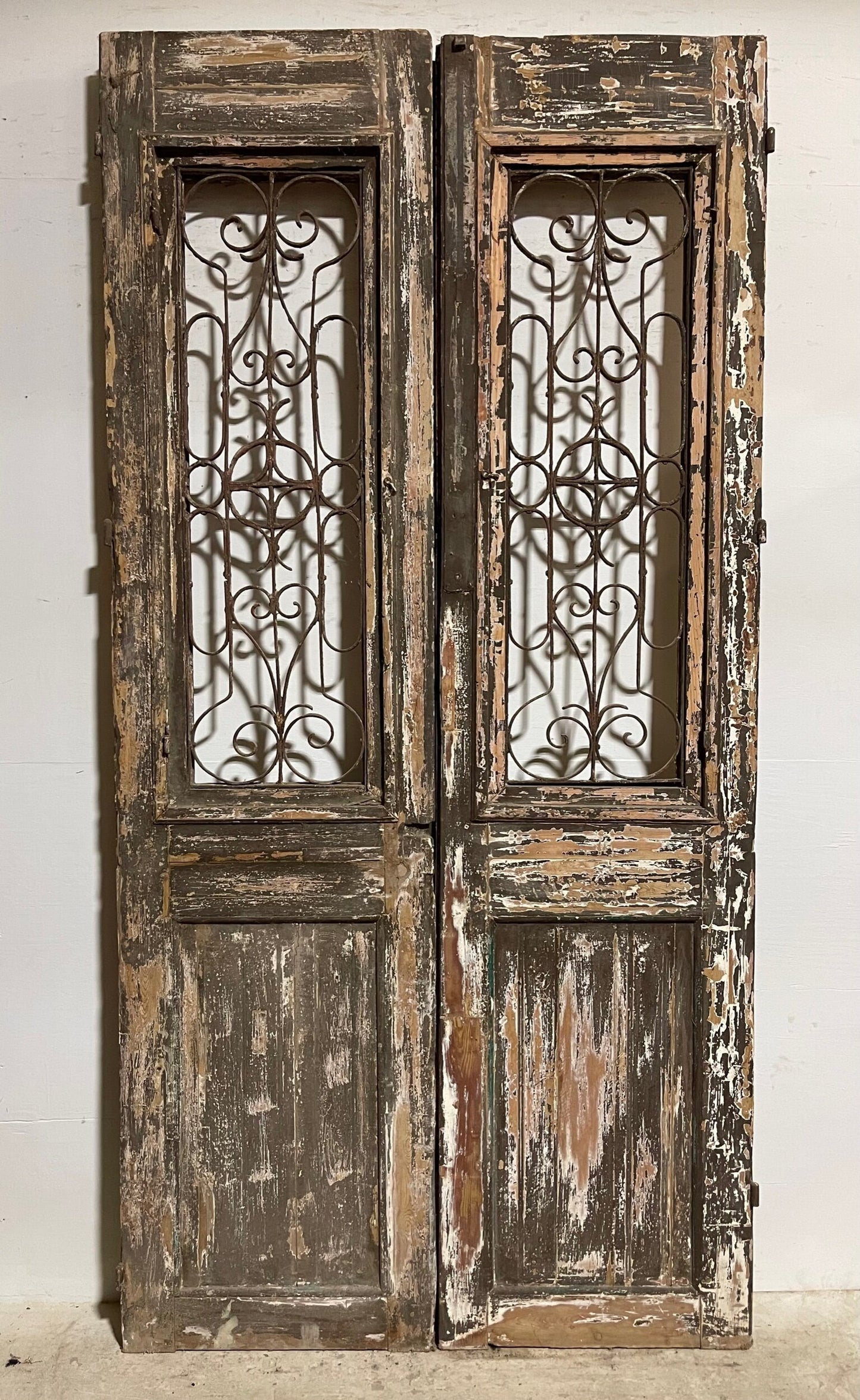 Antique french panel doors with metal (105.5 x 52) I030