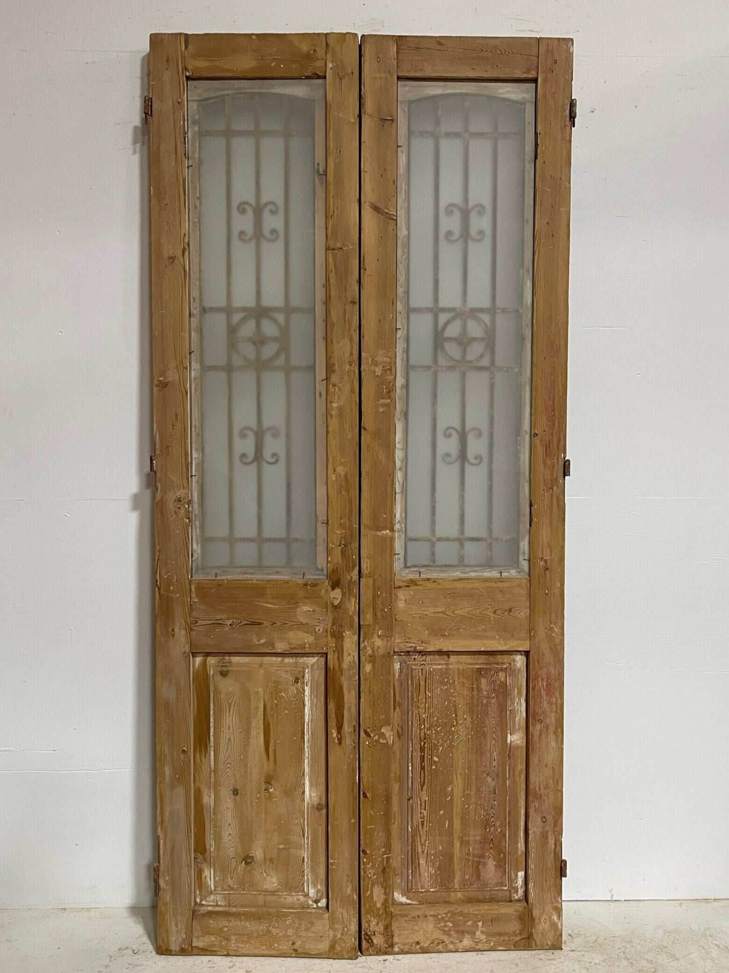 Antique french door with metal (96.5x43.75)  G1012s