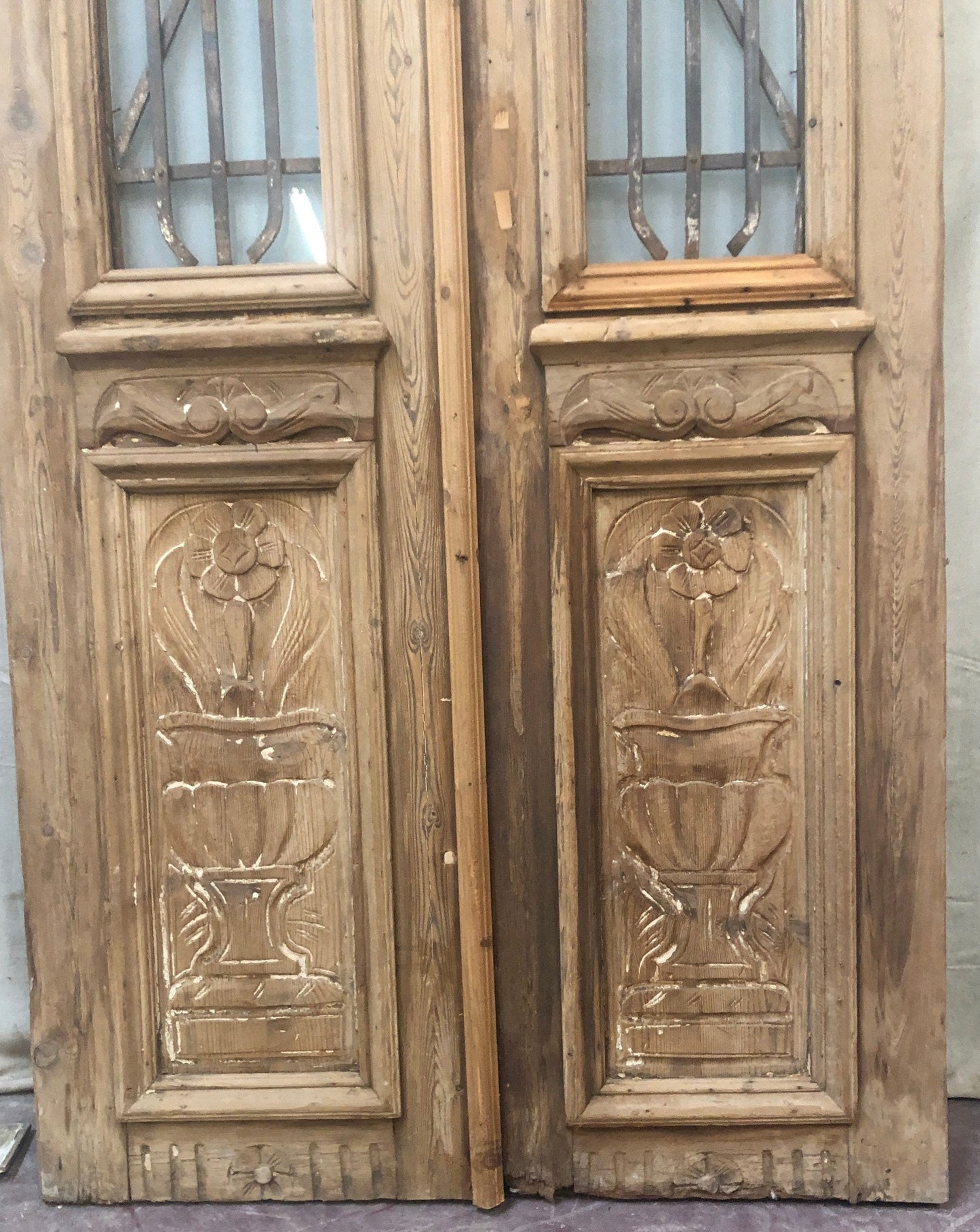 Antique panel doors (91.75x40.5) with iron C091