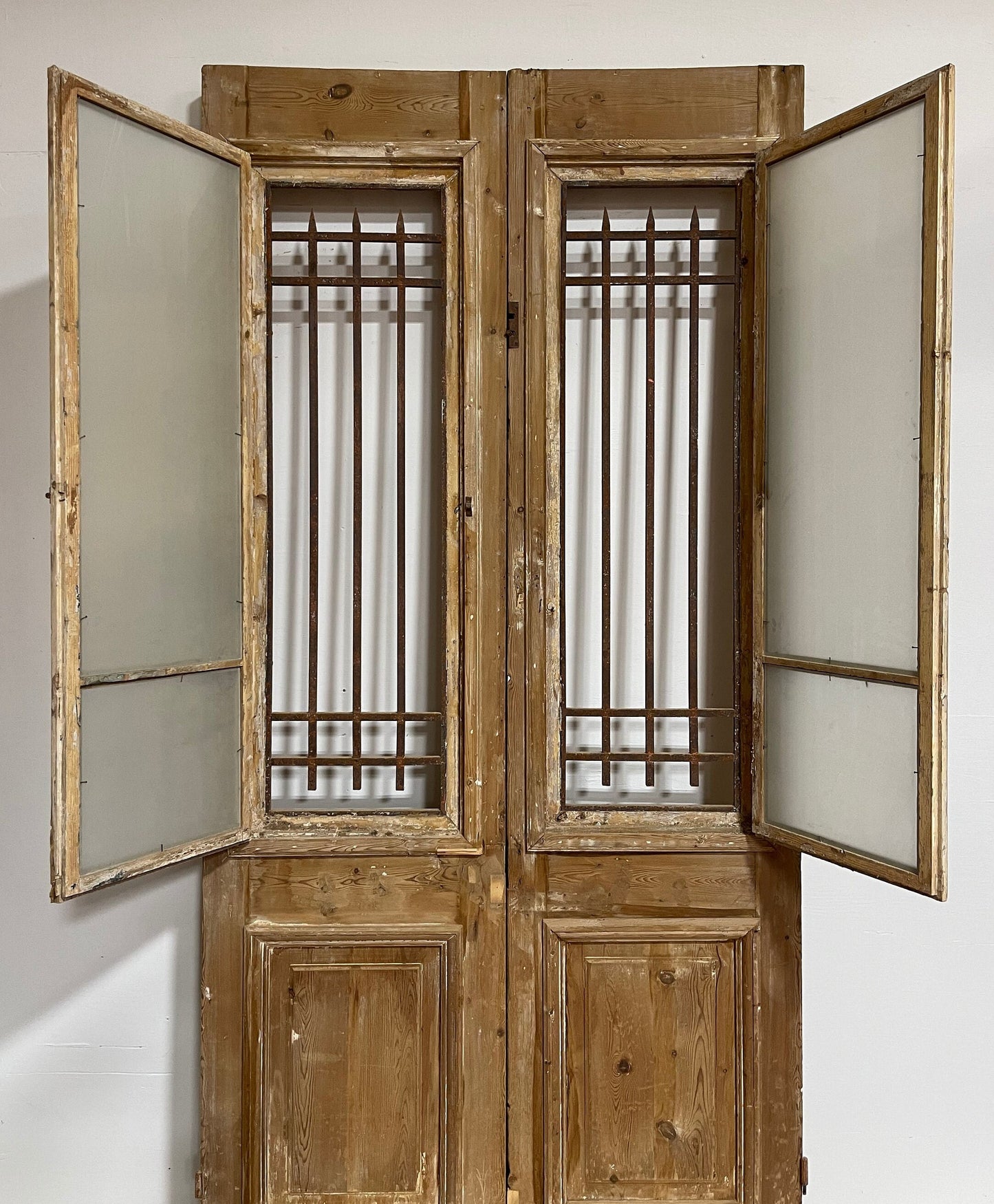 Antique French panel door with metal (101.5x48) G0984s