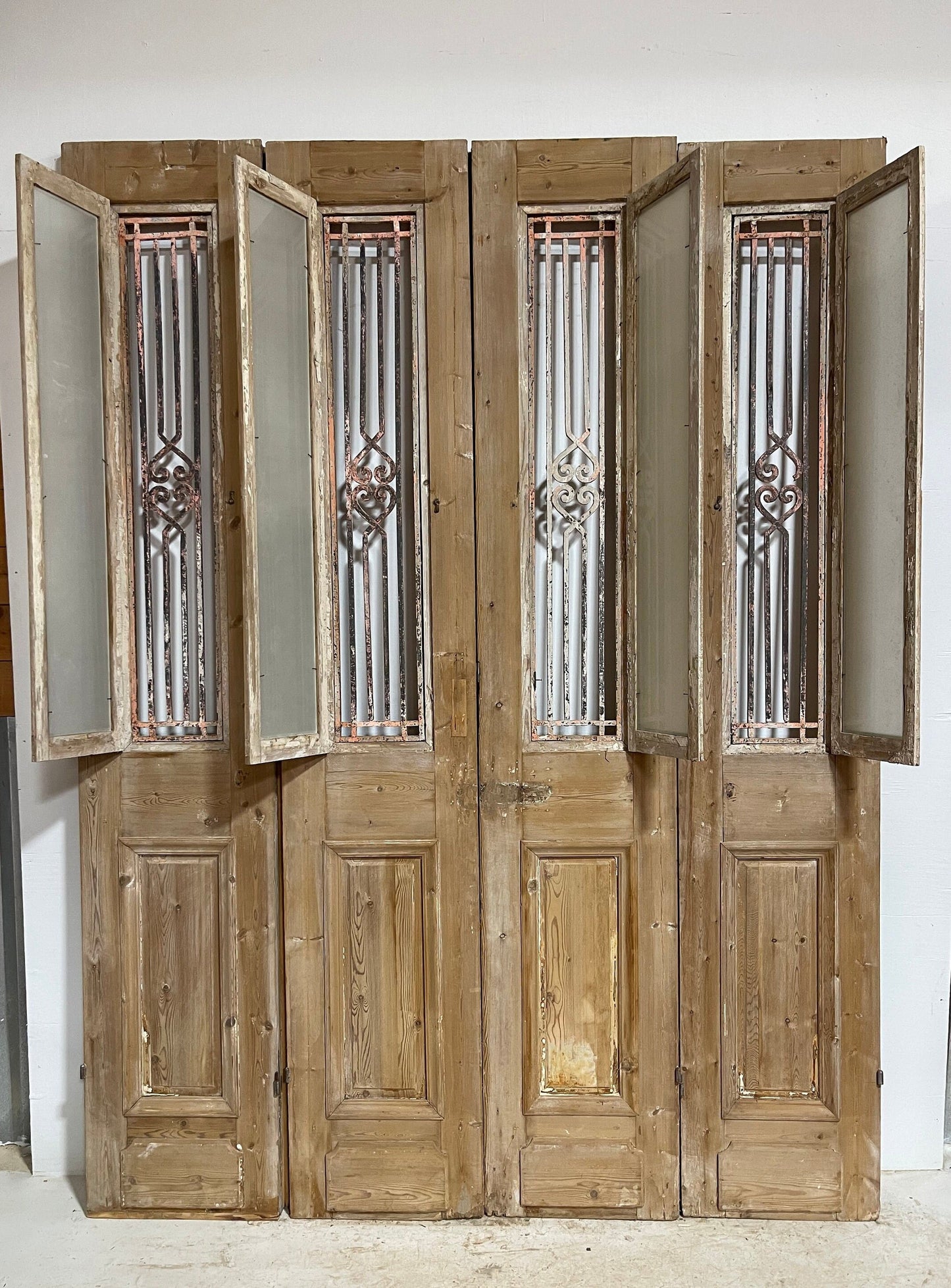 Antique French panel door with metal (103.25x77) G1038As