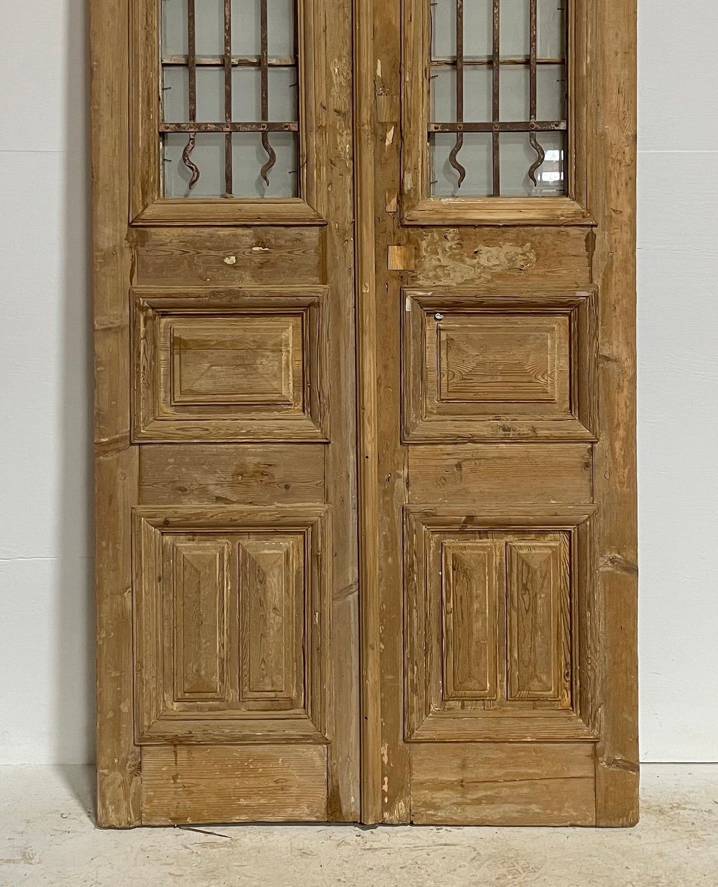 Antique French panel door with metal (92.5x38.5) G0967ss