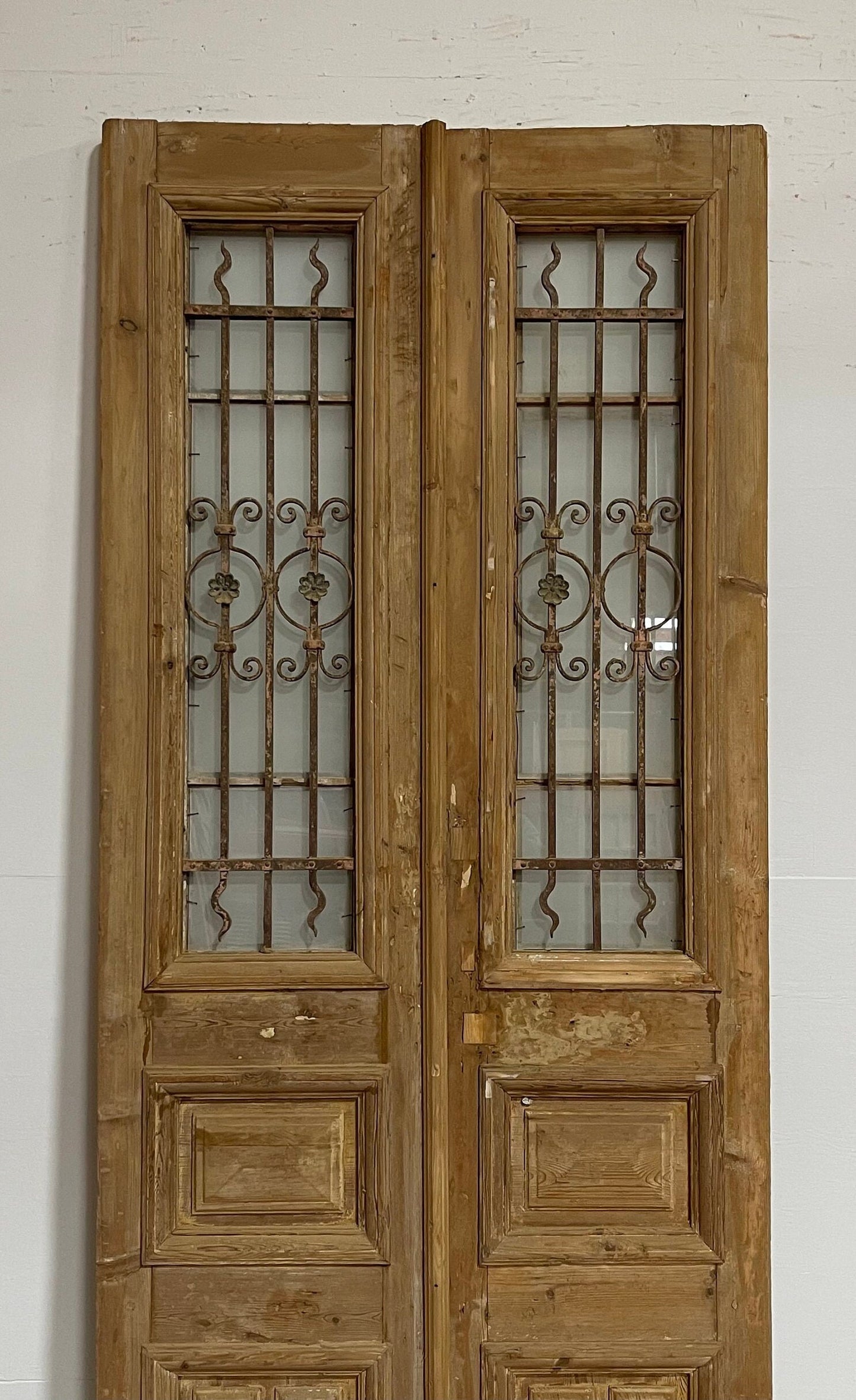 Antique French panel door with metal (92.5x38.5) G0967ss
