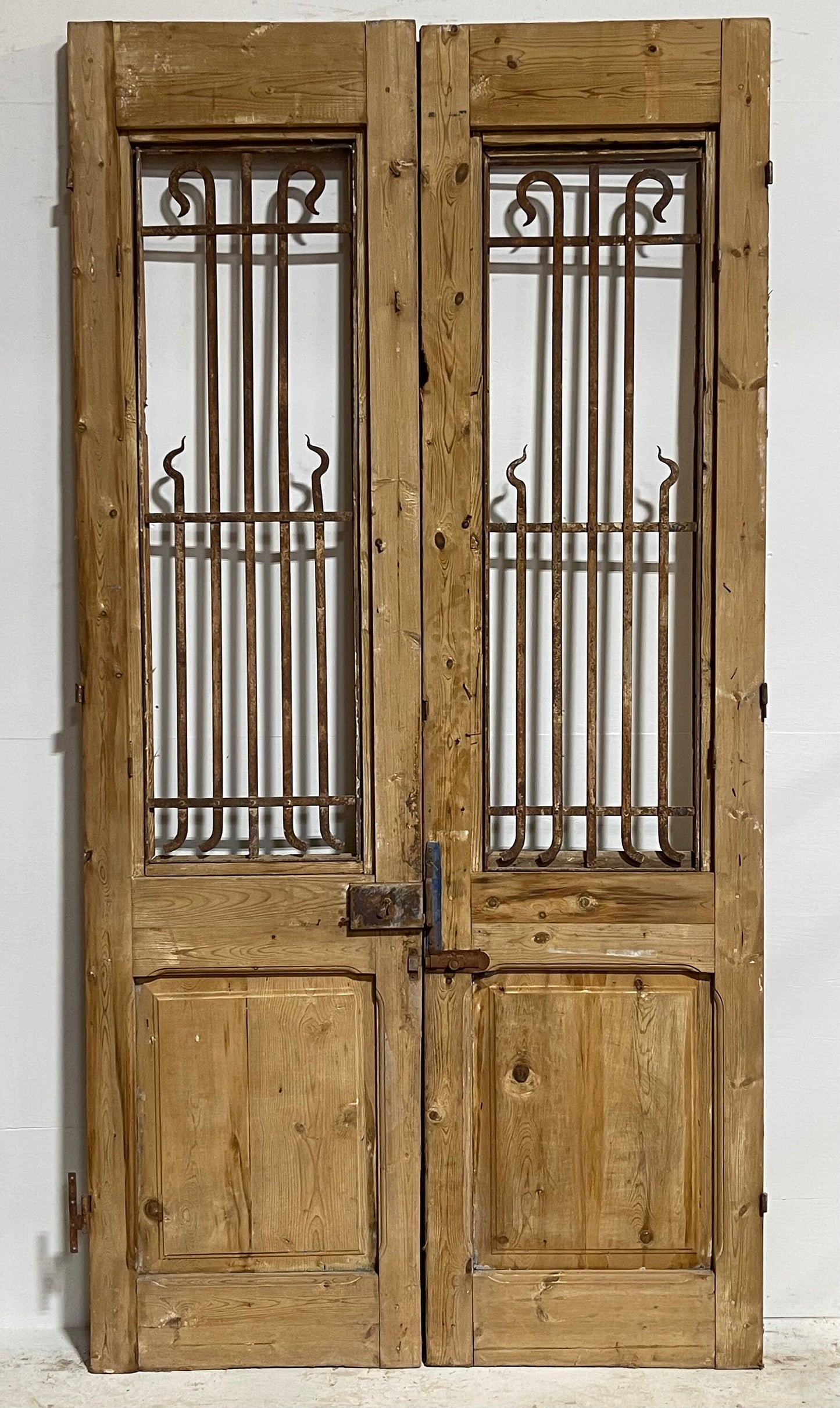 Antique French panel doors with metal (101x51.5) H0018s