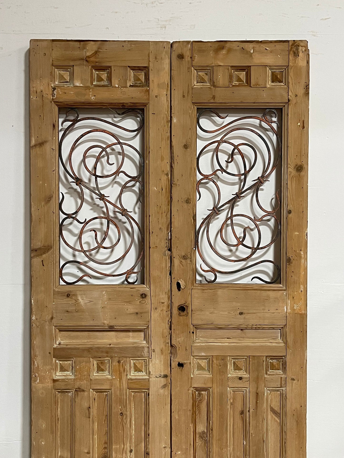Antique French panel doors with metal (94.25x52) H0019s