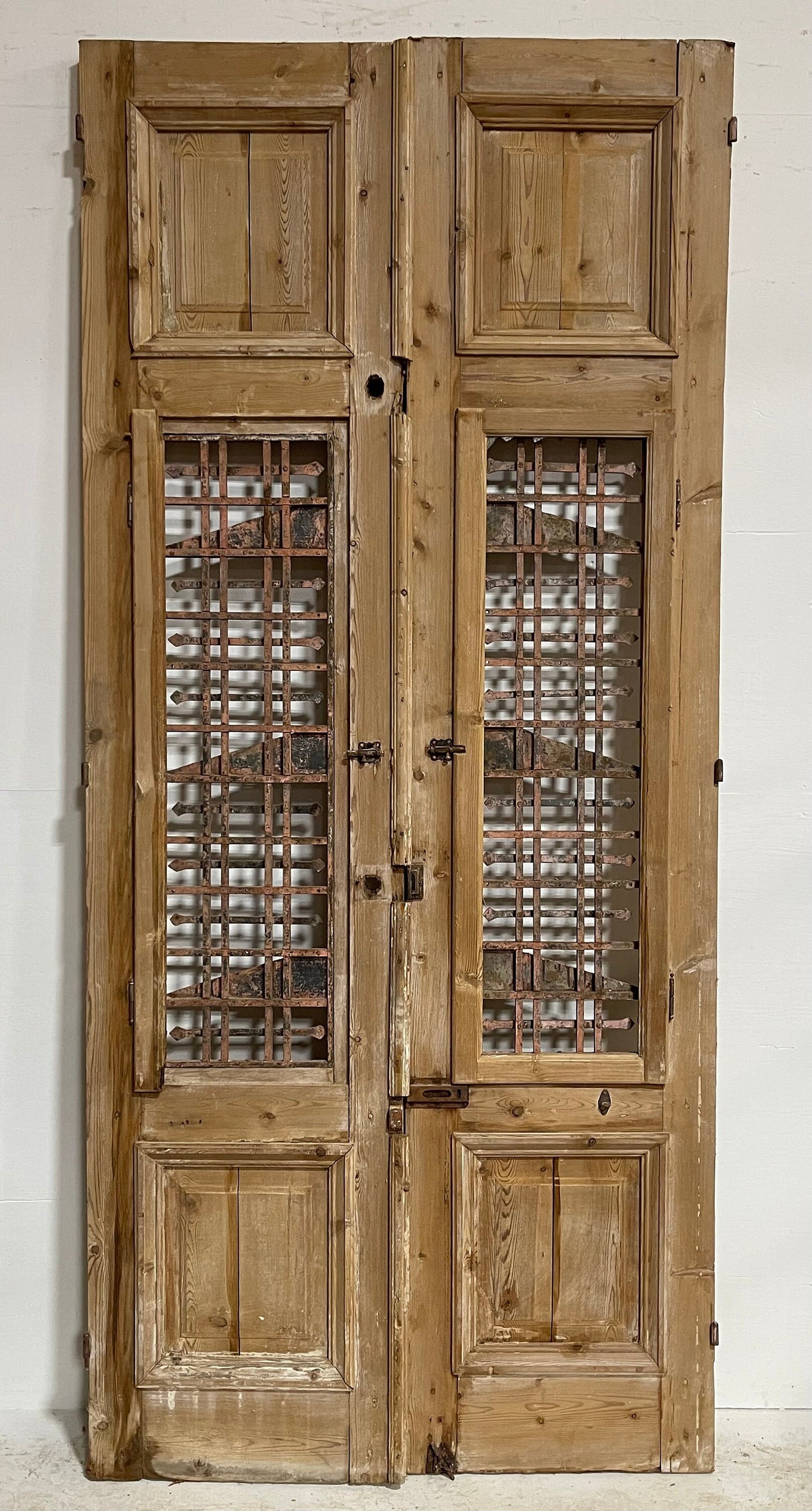 Antique French panel doors with metal (99.5x44.5) H0015s