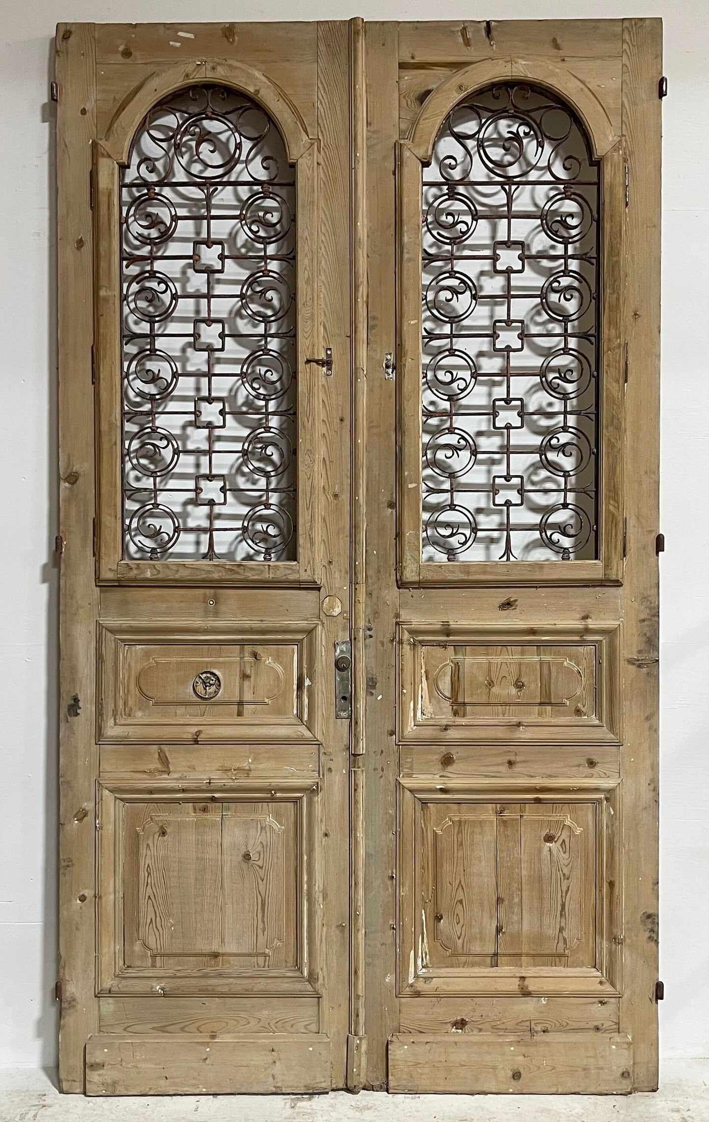 Antique French panel doors with metal (114.25x65) H0016s