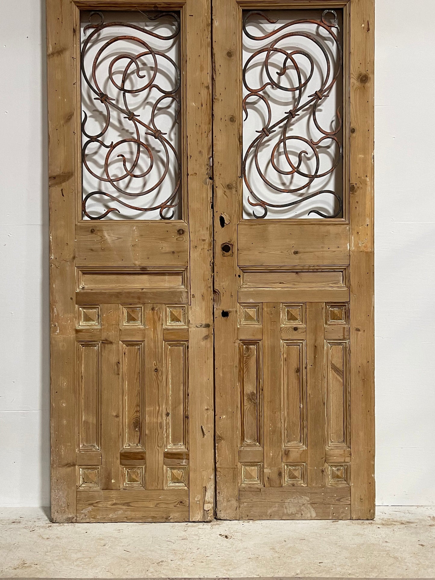 Antique French panel doors with metal (94.25x52) H0019s