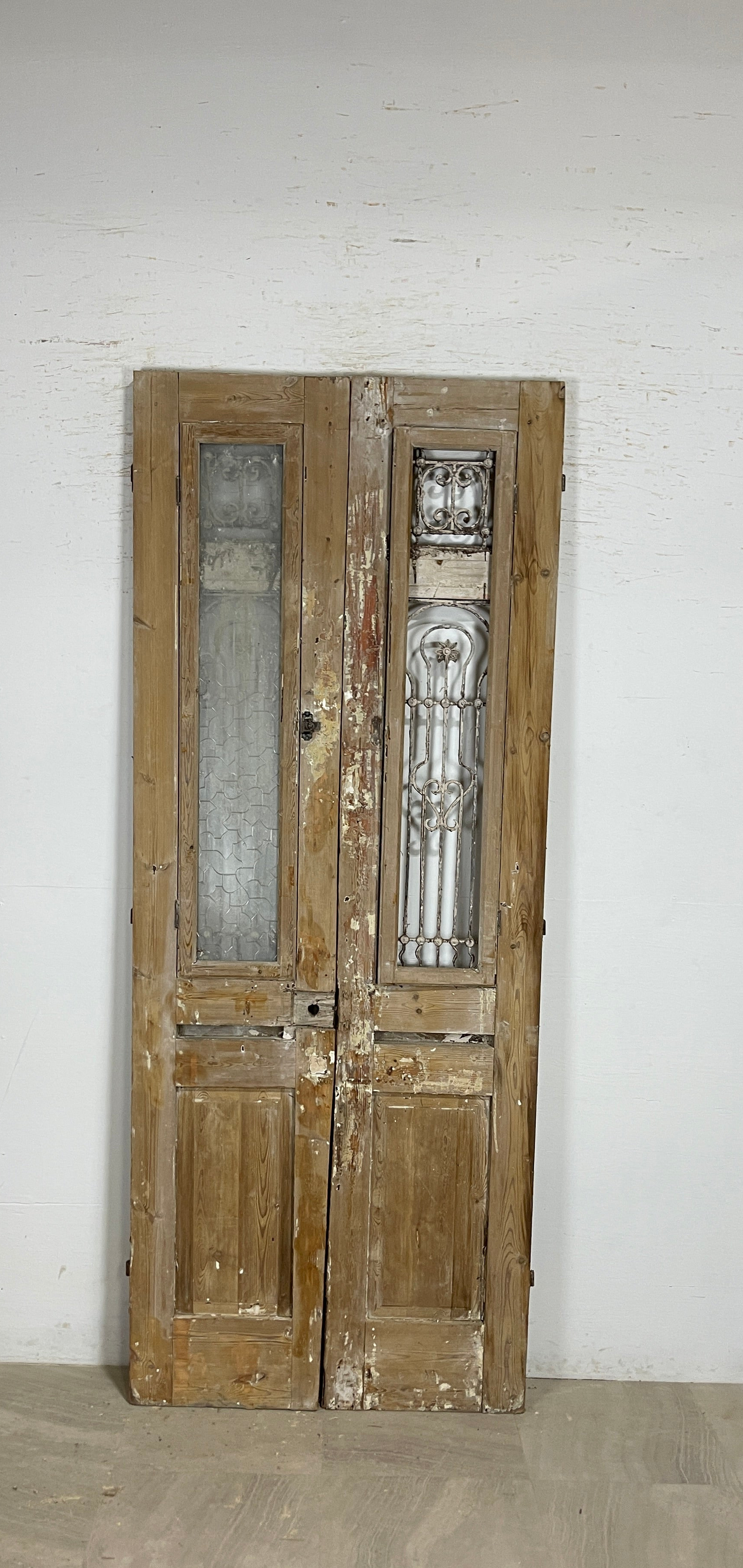 Antique French panel doors with Metal (95x38) P112