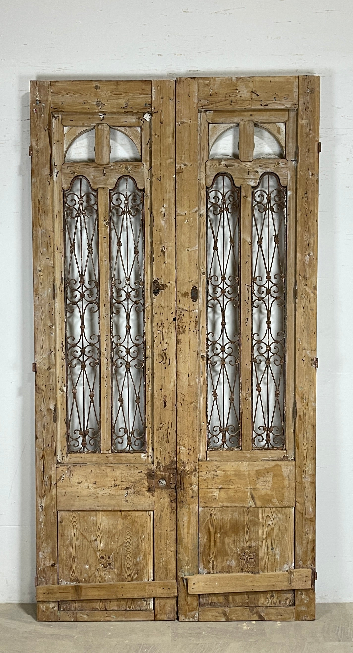 Antique French panel doors with Metal (103x55) P118