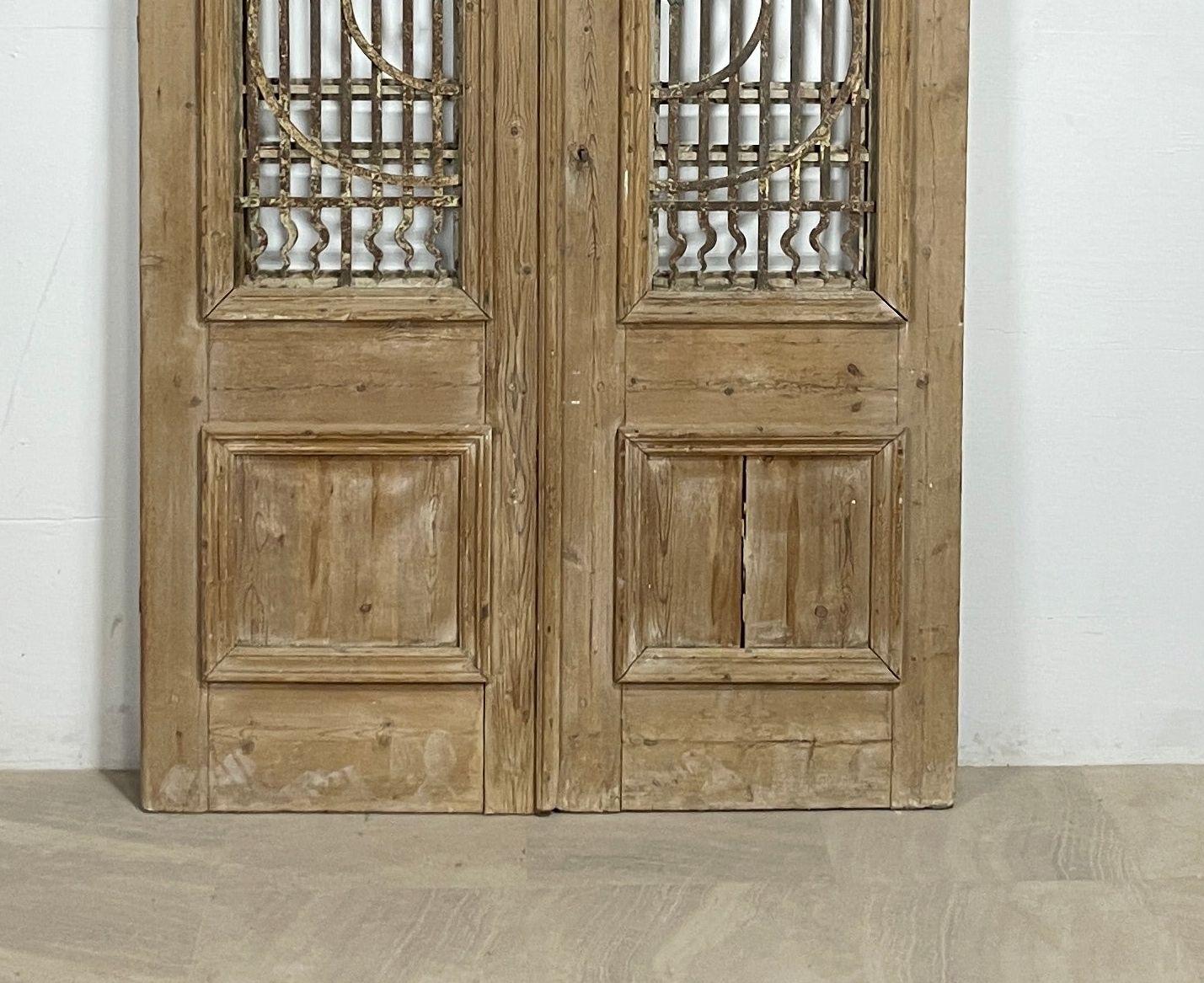 Antique French panel doors with Metal (92x51) P110