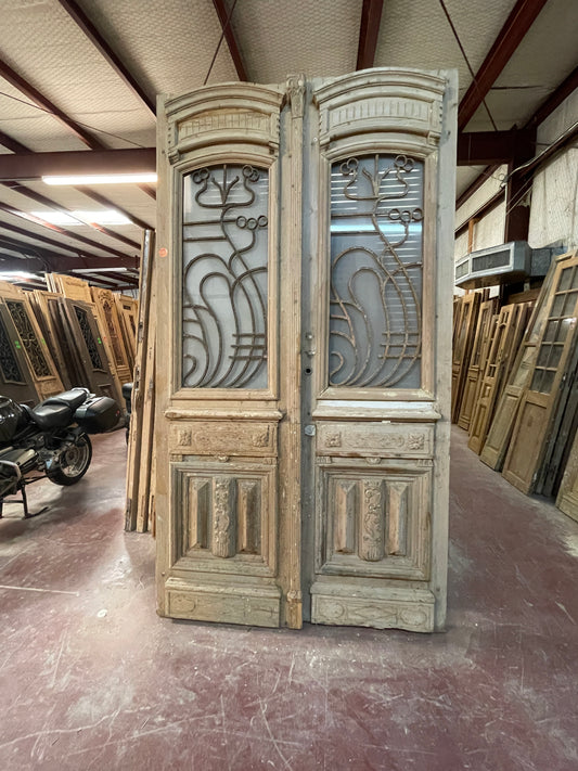 Antique French panel doors with Metal (114x64) O560