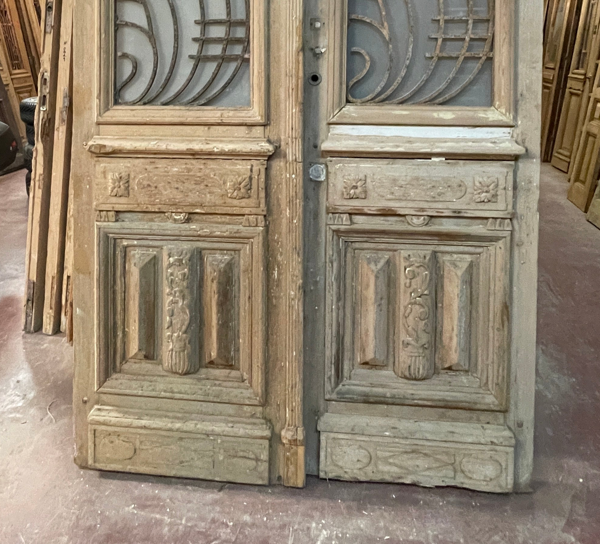 Antique French panel doors with Metal (114x64) O560