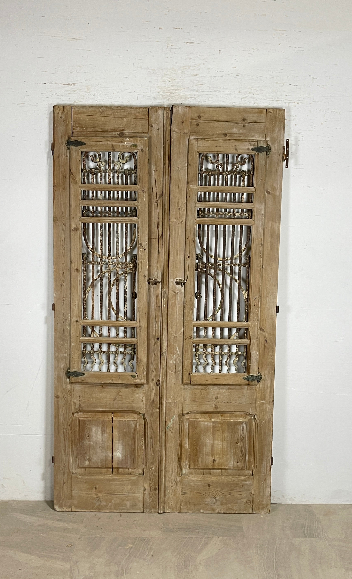 Antique French panel doors with Metal (92x51) P110