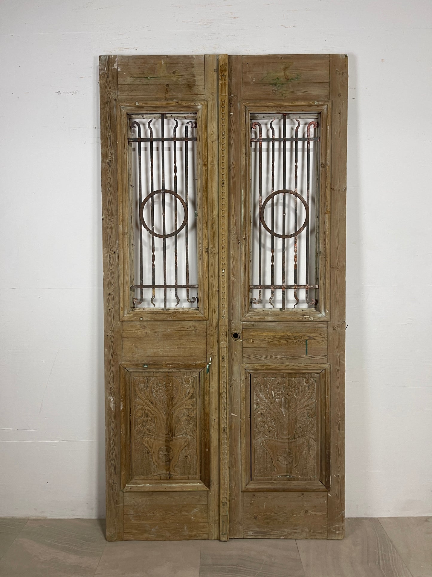 Antique French panel doors with Metal (90.5 x 45.5) O40