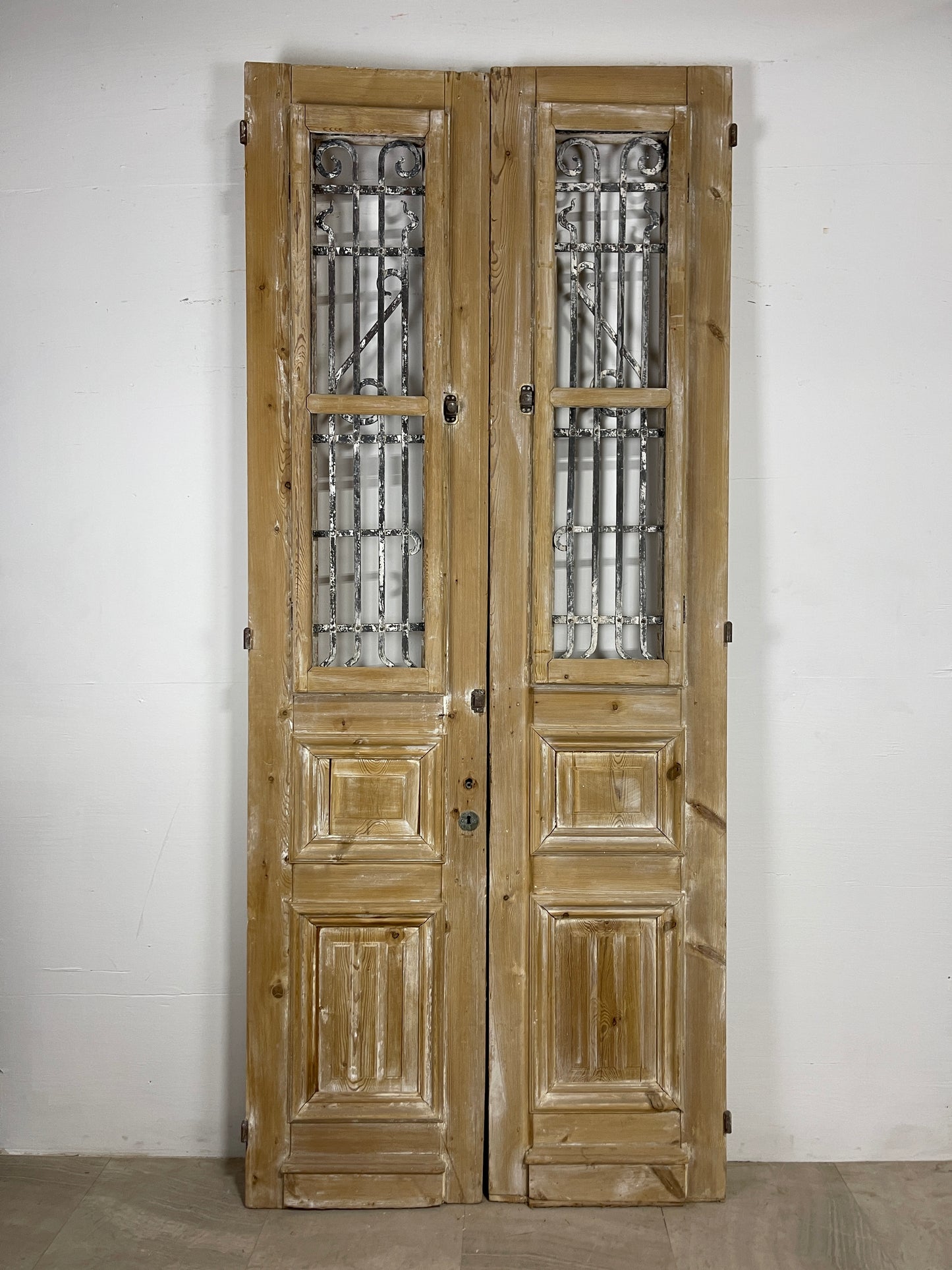 Antique French panel doors with Metal (103.25 x 44) O39