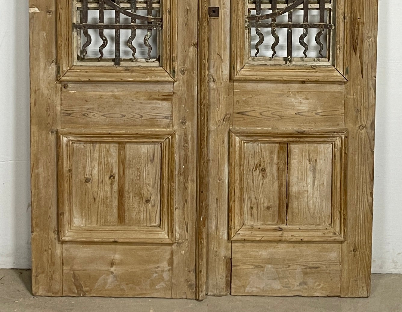 Antique French panel doors with Metal (92x47) P101