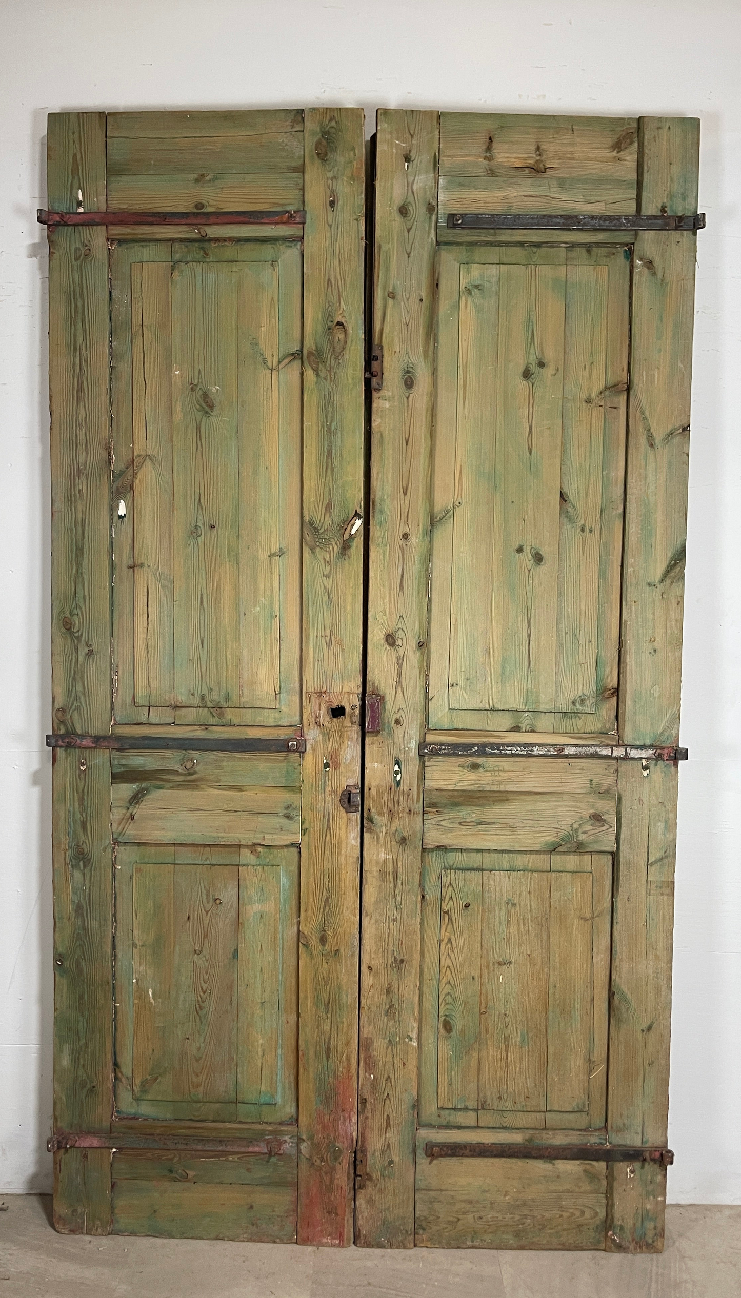 Antique French panel doors with Carvings (109.5 x 61.5) P46