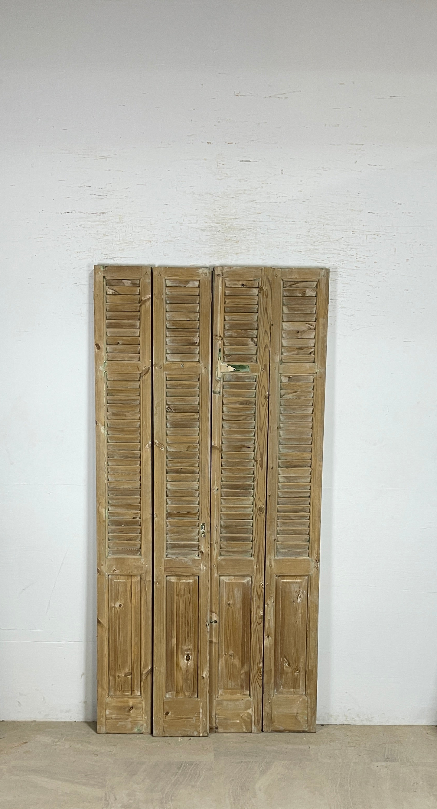 Antique French Shutters 4 piece (88x43) P999