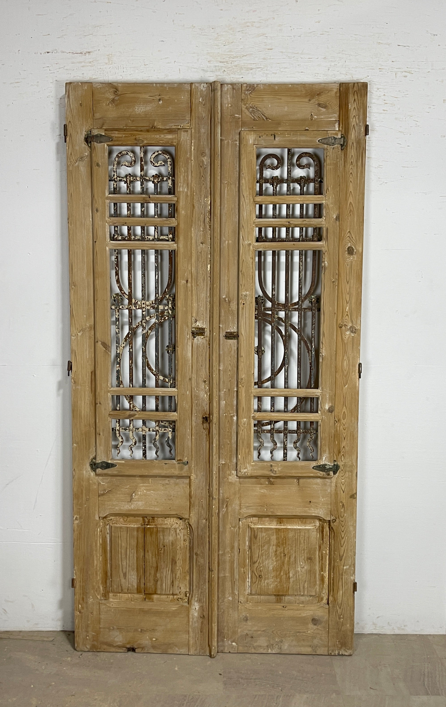 Antique French panel doors with Metal (92x47) P101