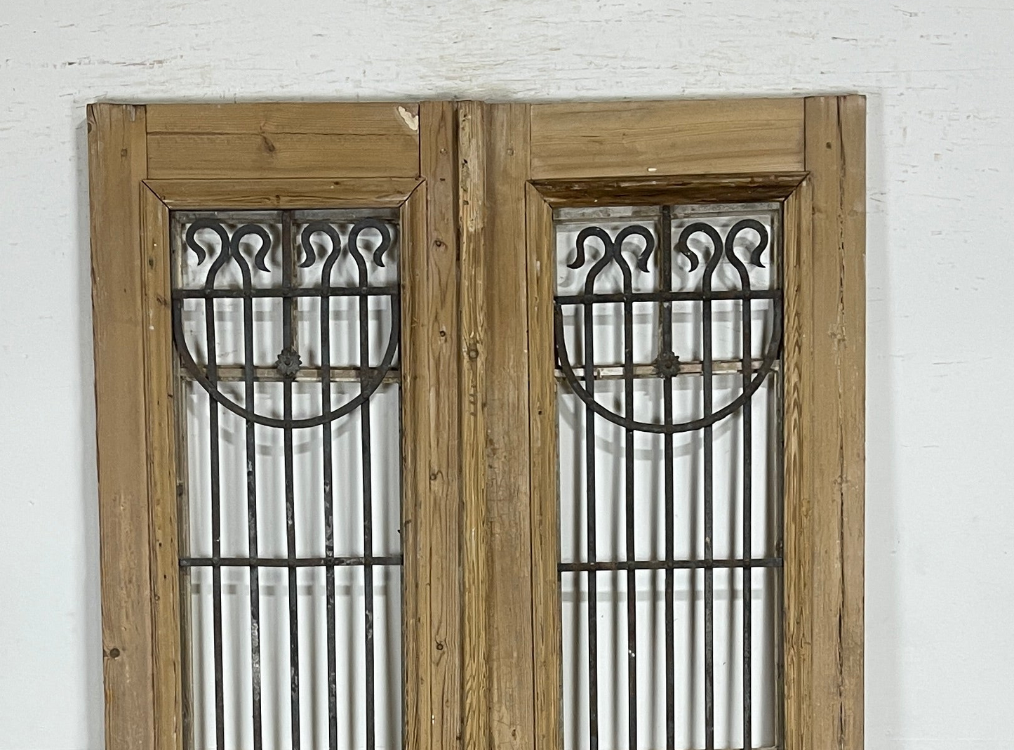 Antique French panel doors with Metal (94x56.5) P127