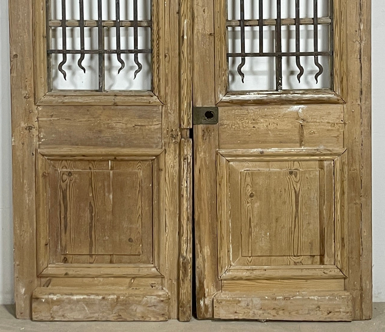 Antique French panel doors with Metal (94x56.5) P127