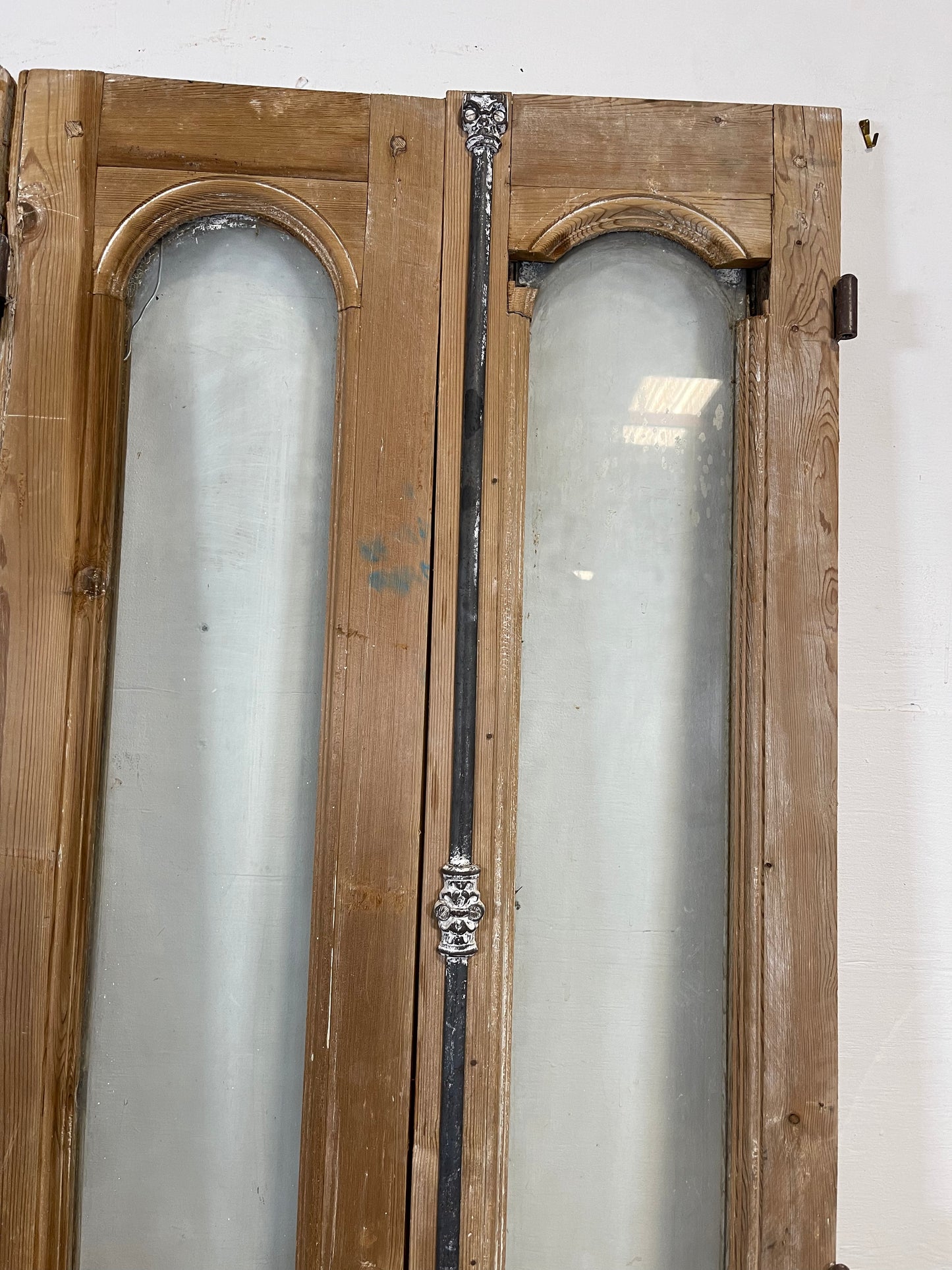 3 piece bifold windo set (64.5x33) K349