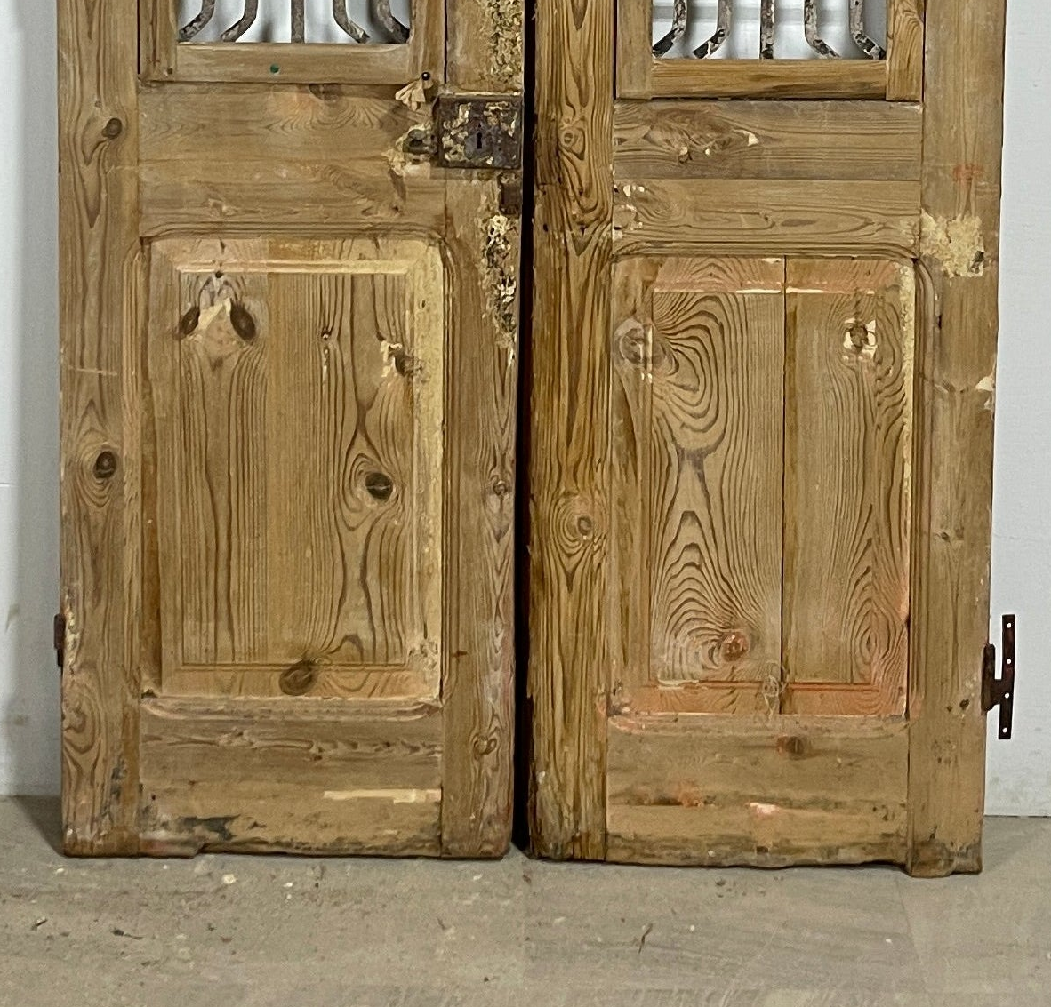 Antique French panel doors with Metal (87x44.5) P114