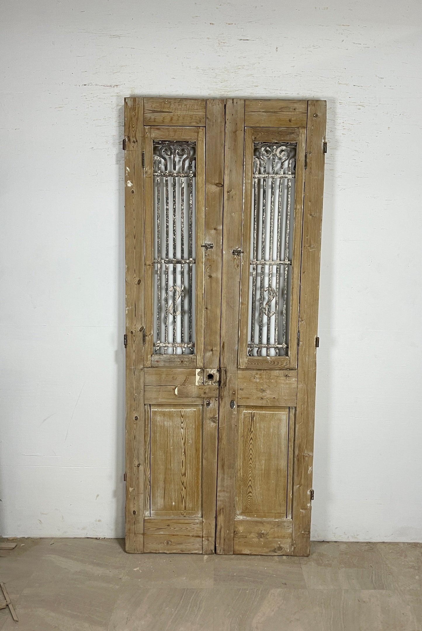 Antique French panel doors with Metal (94x40) P75