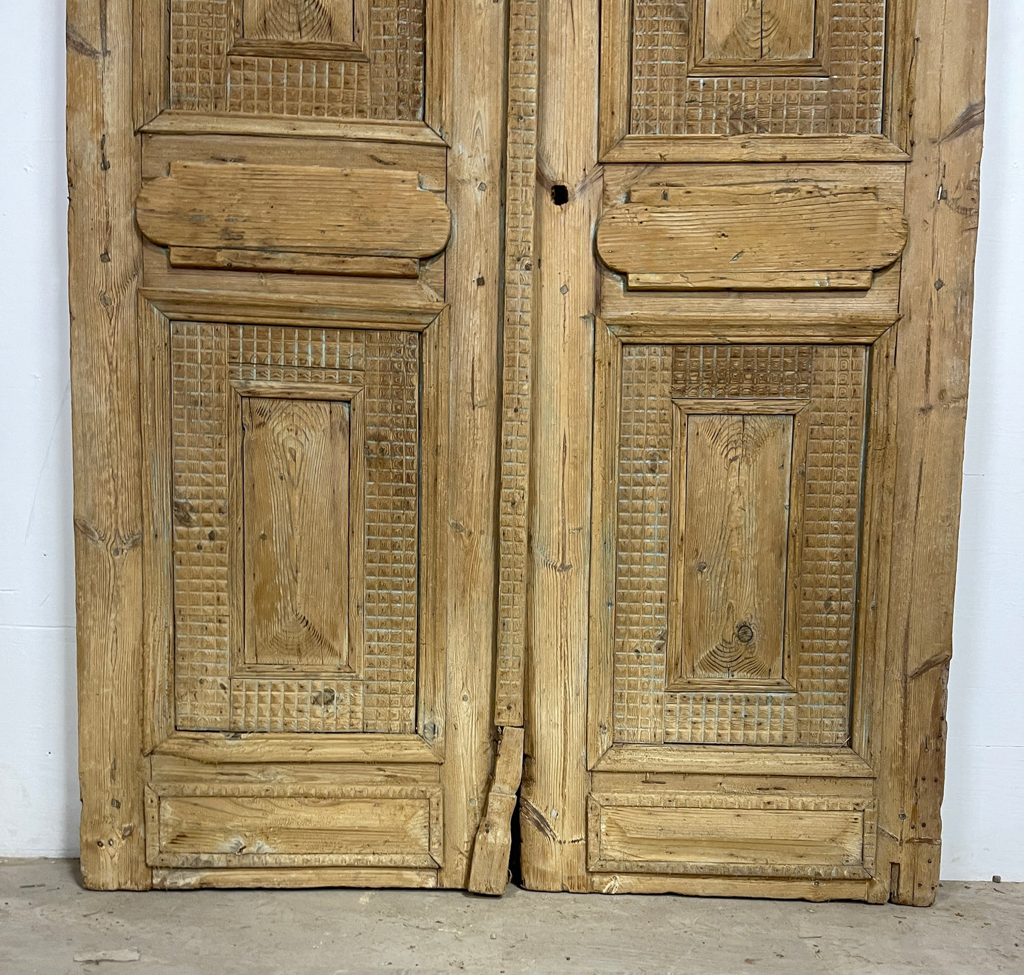 Antique French panel doors with Carvings (98.5 x 56) P15
