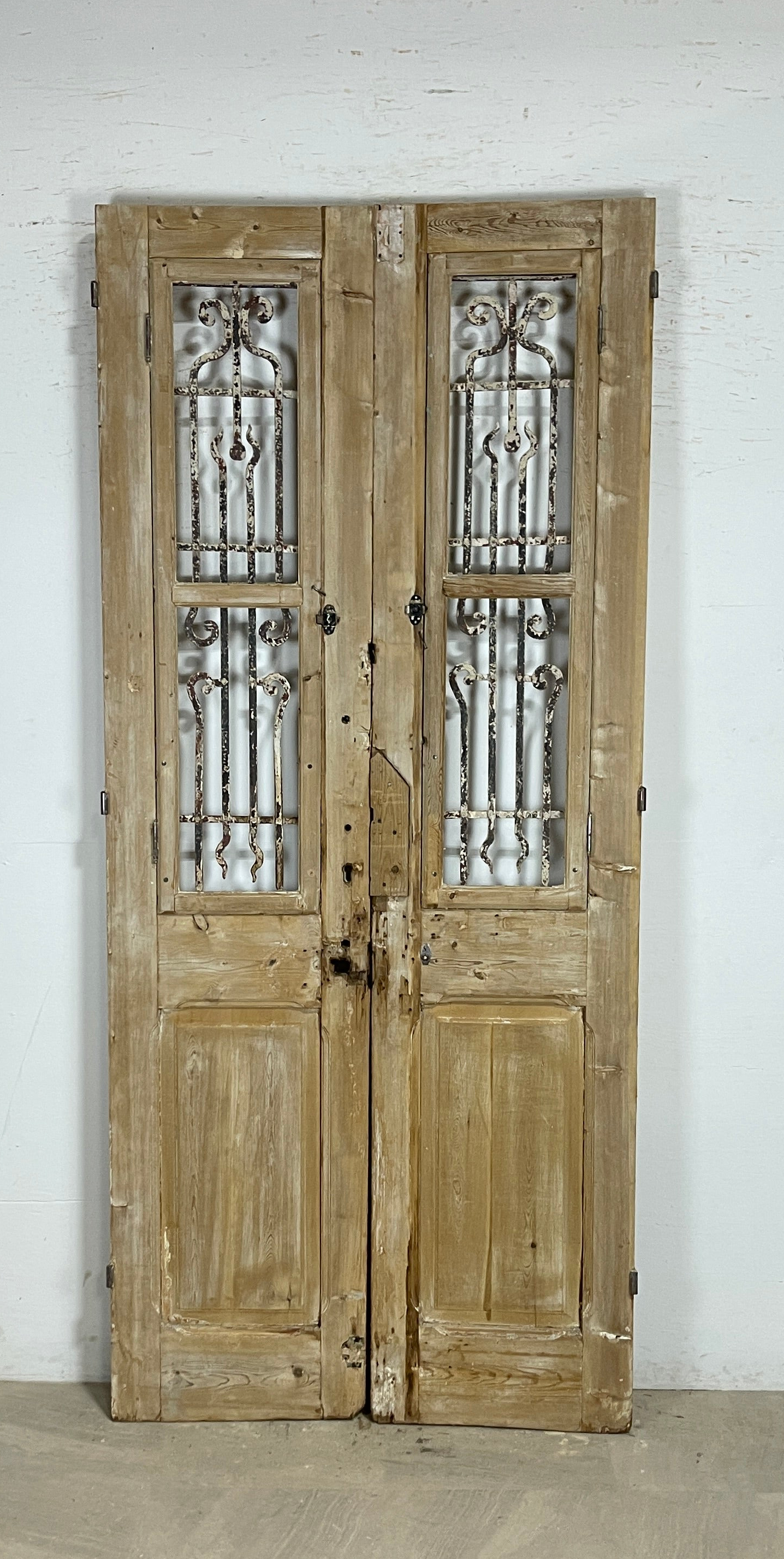 Antique French panel doors with Metal (98x43) P126