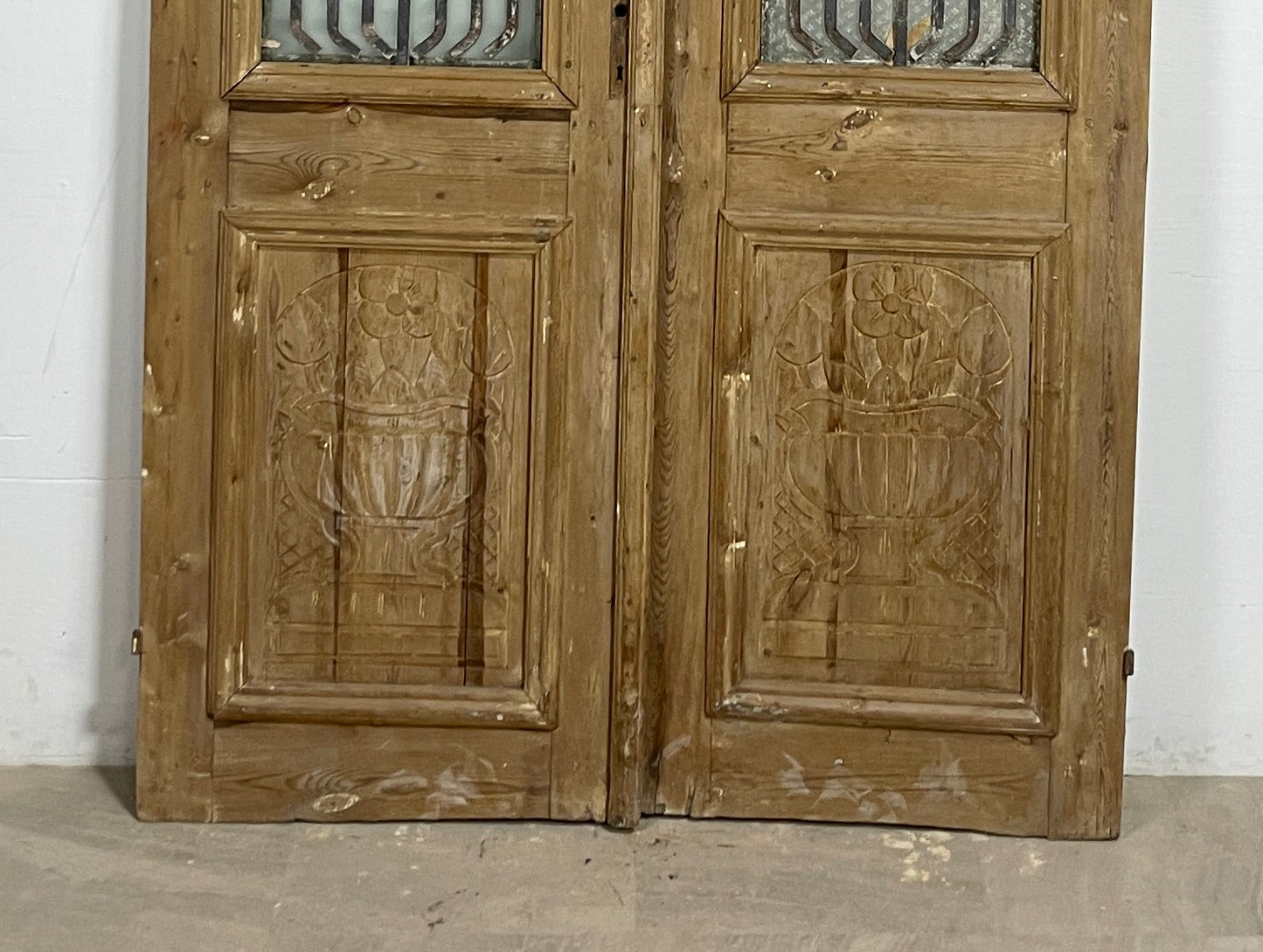 Antique French panel doors with Metal (95x53) P120