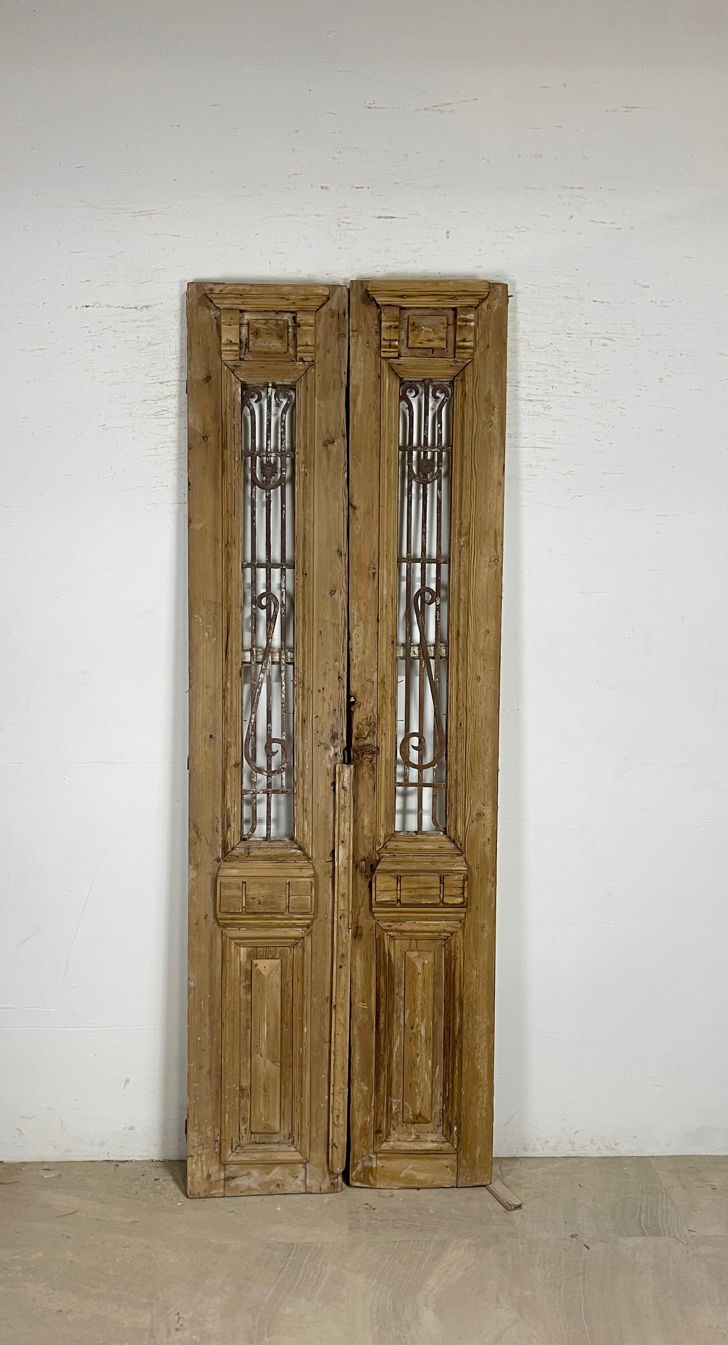 Antique French panel doors with Metal (99x35) P102