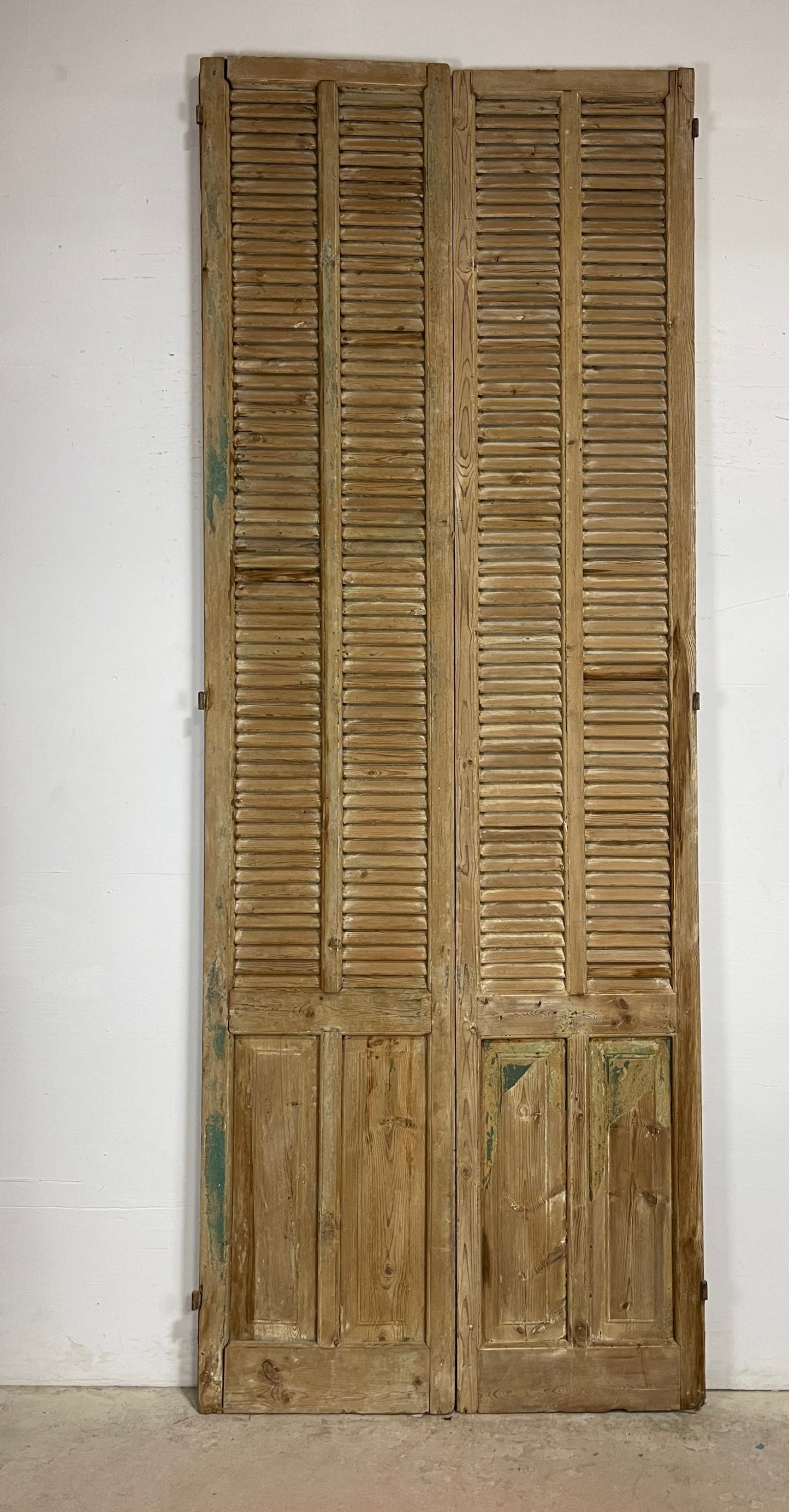 Antique French Shutters (124 x45.75) M090