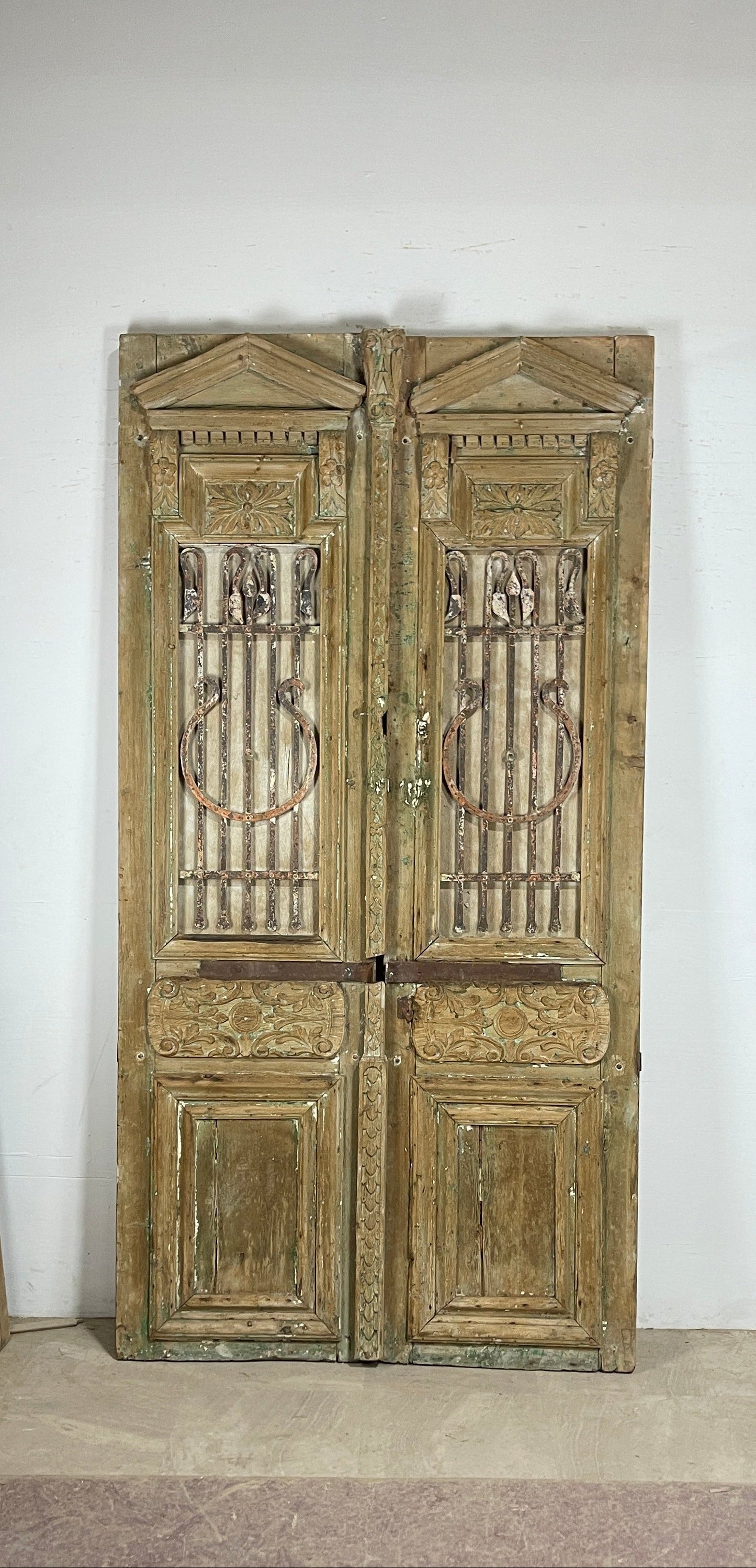 Antique French panel doors with Metal (108 x 55.5) P65