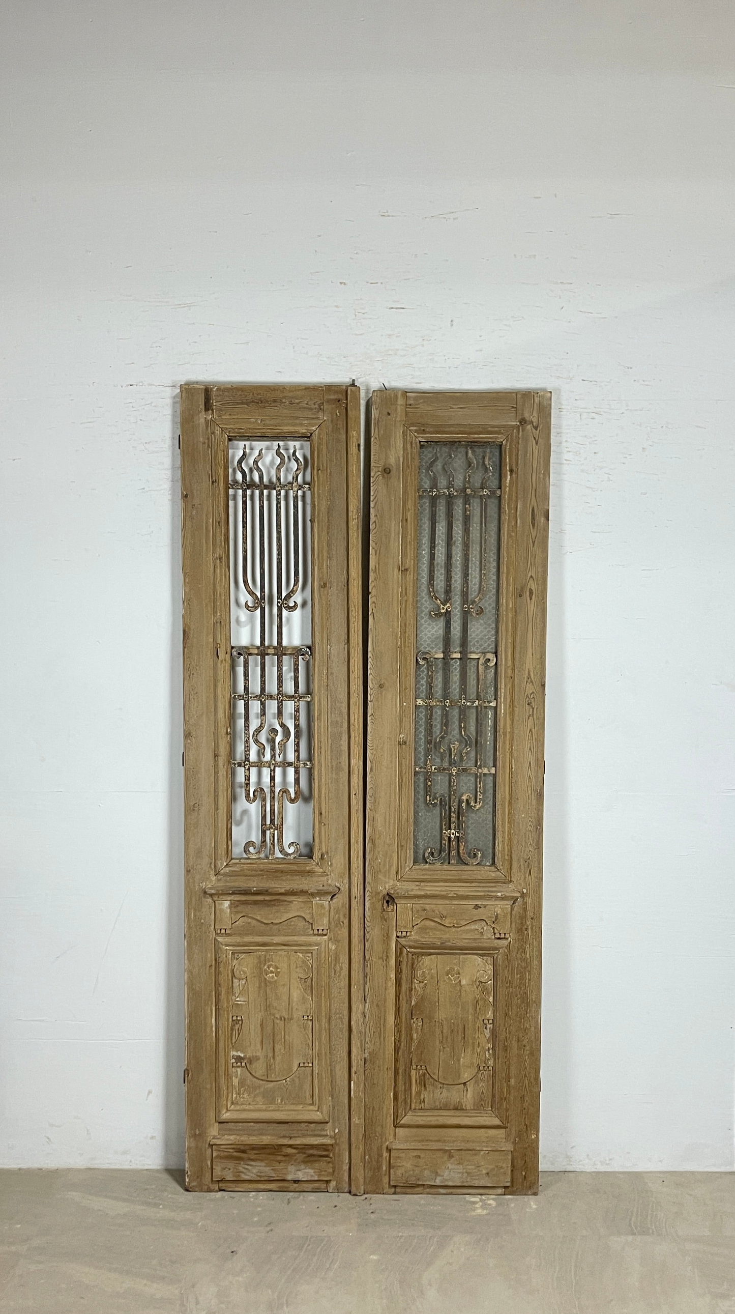 Antique French panel doors with Metal (96x44) P122